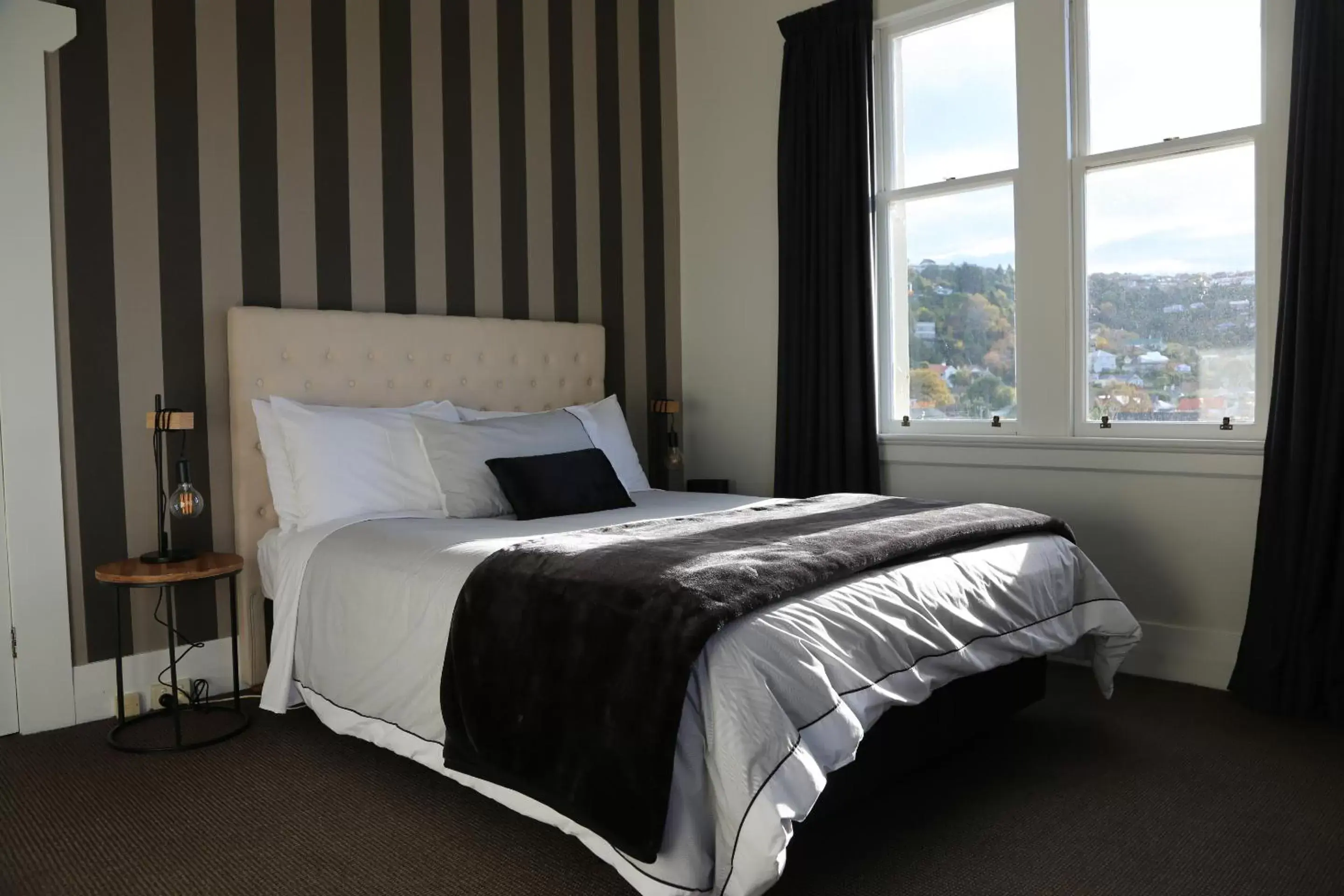 Bed in Majestic Mansions – Apartments at St Clair