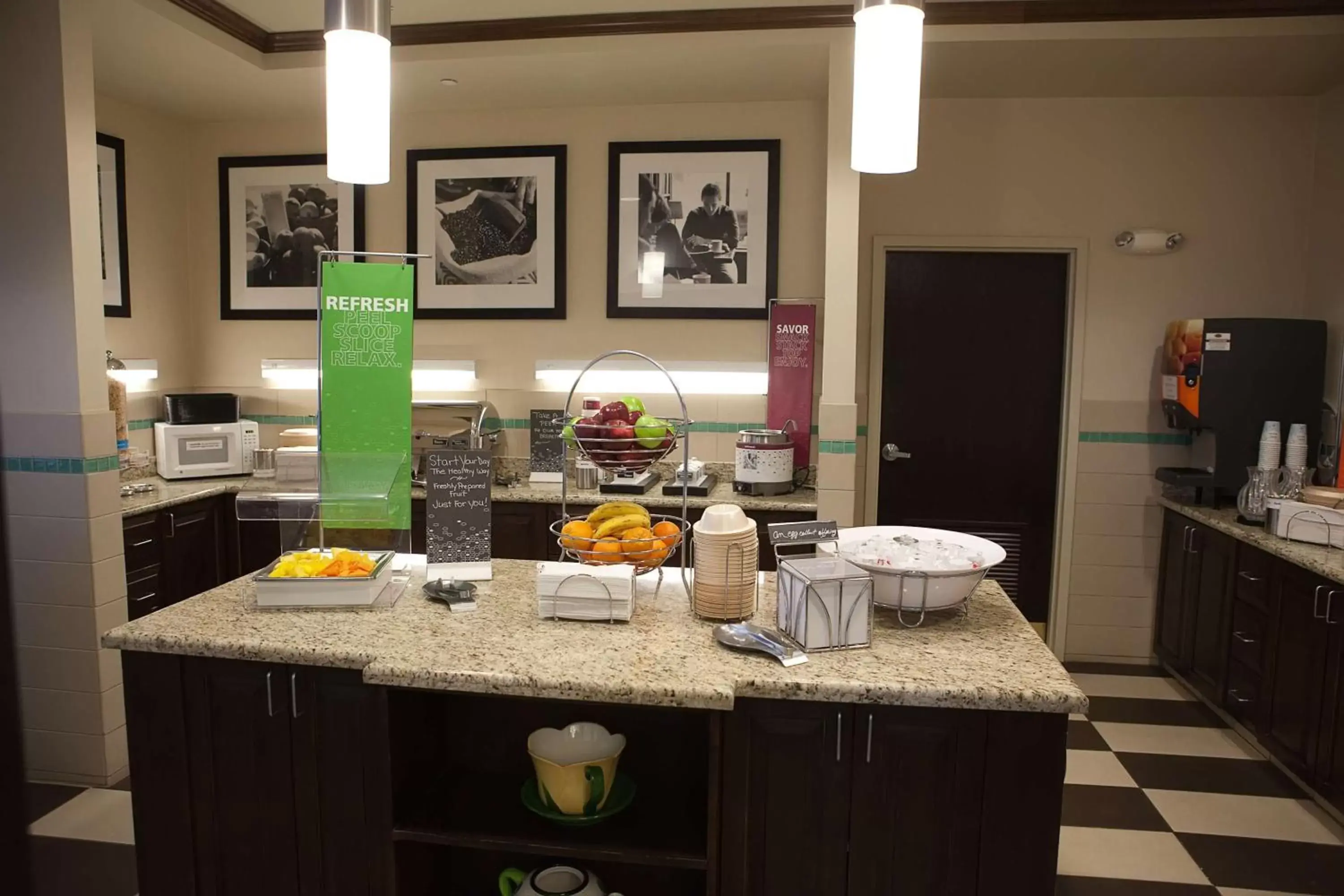 Dining area in Hampton Inn Colby