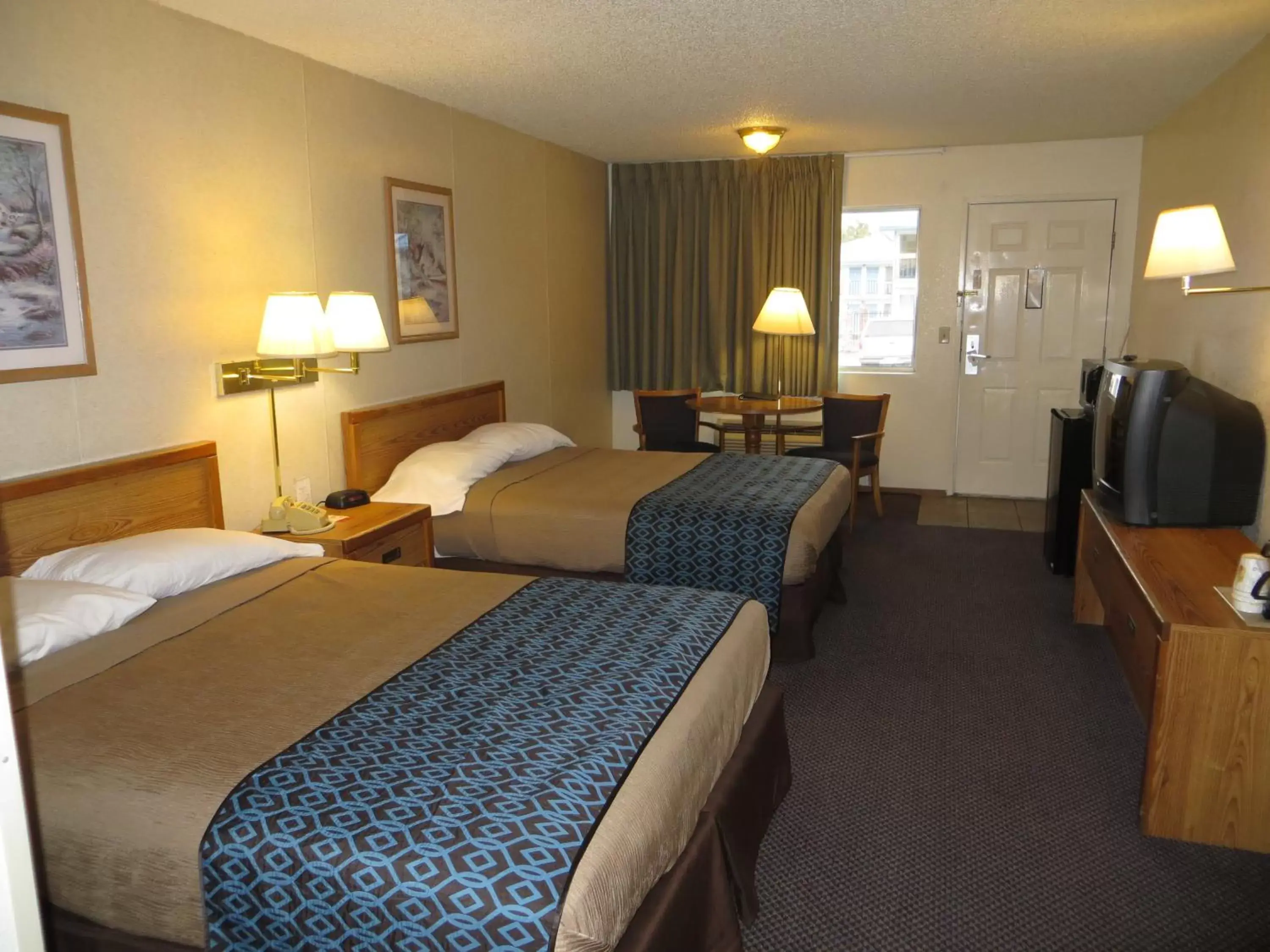 Photo of the whole room in Super 8 by Wyndham Susanville