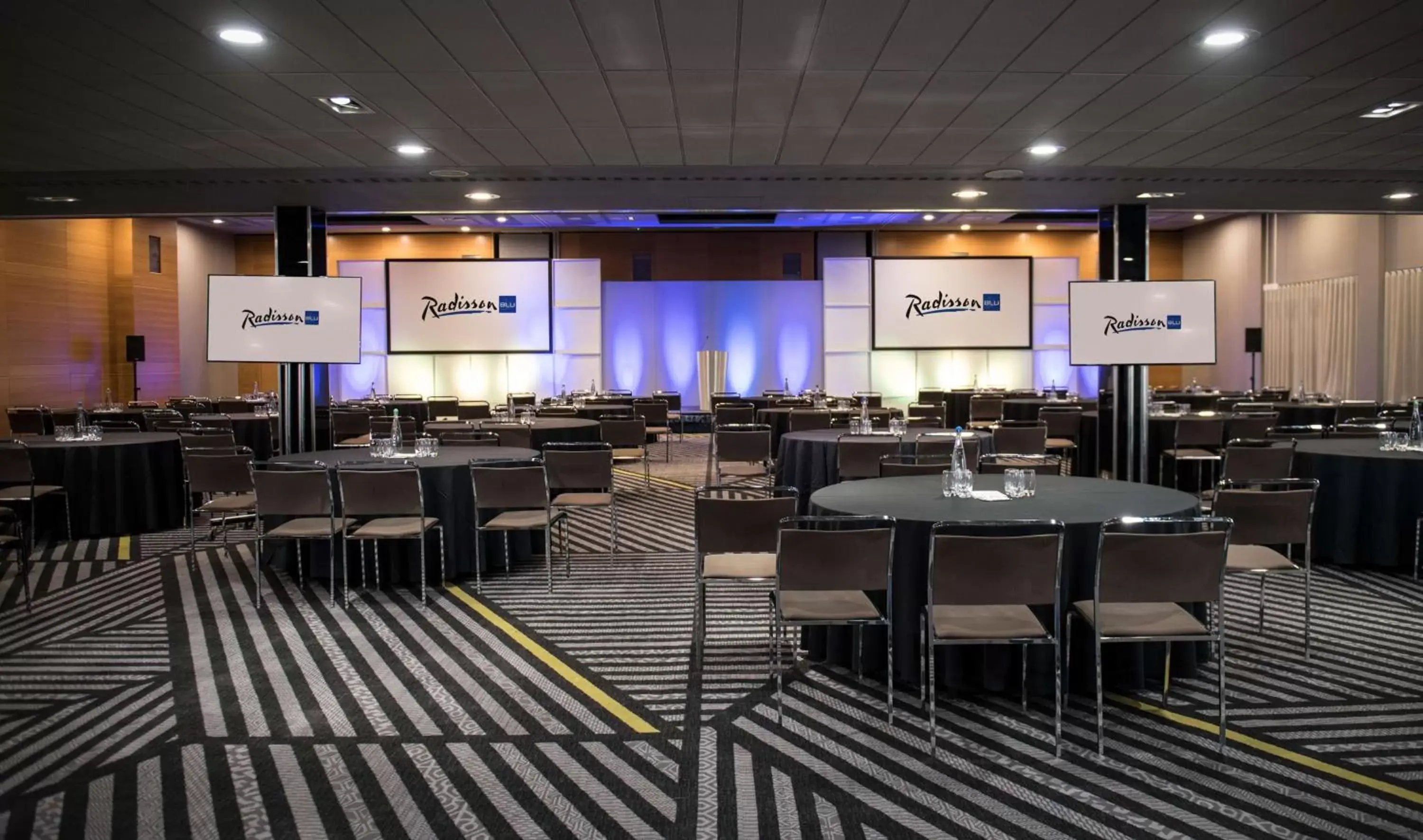 On site, Restaurant/Places to Eat in Radisson Blu Hotel London Stansted Airport