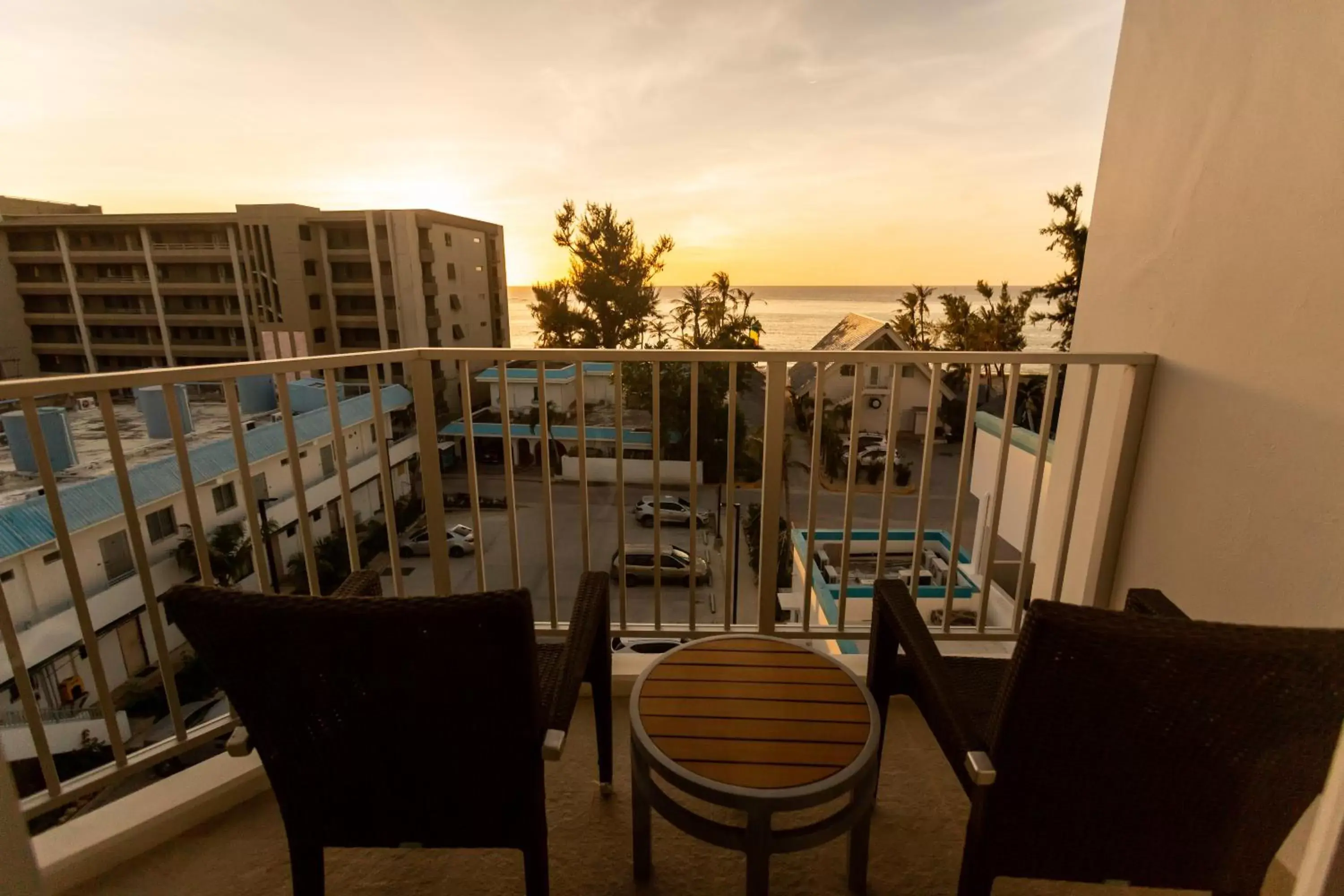 Balcony/Terrace in Surfrider Resort Hotel