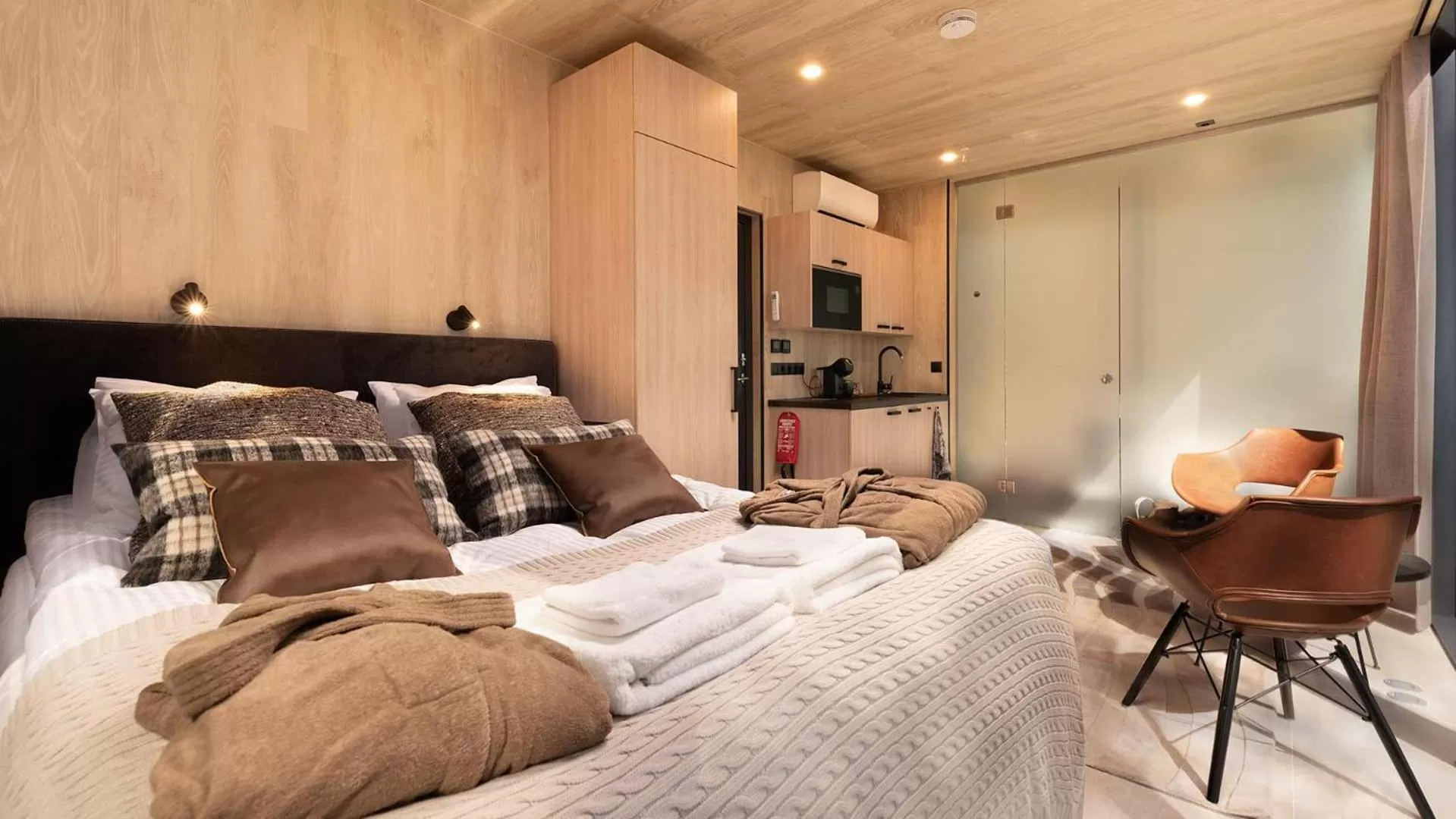 Bed in Santalahti Resort Cottages & Villas