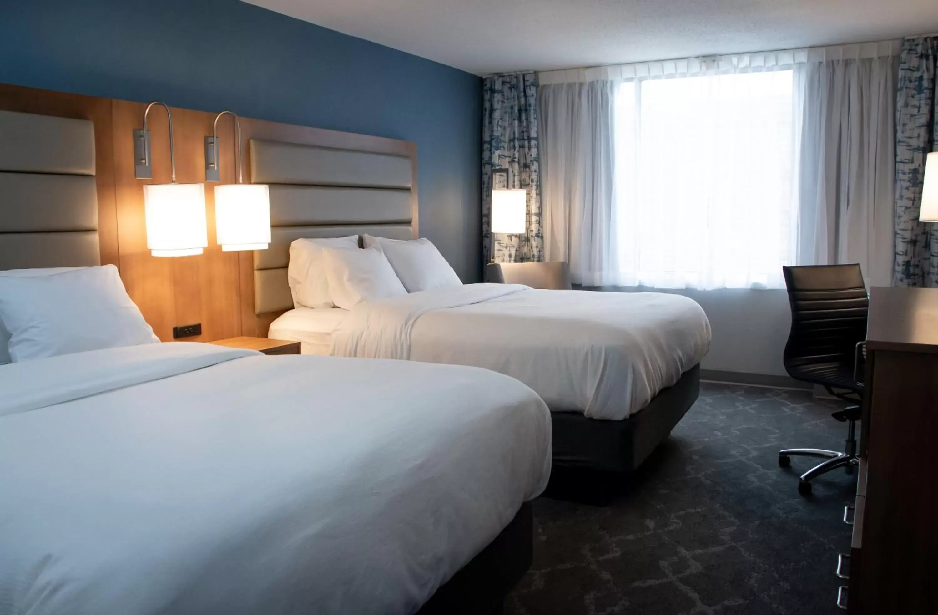 Photo of the whole room, Bed in Radisson Hotel and Conference Center Fond du Lac