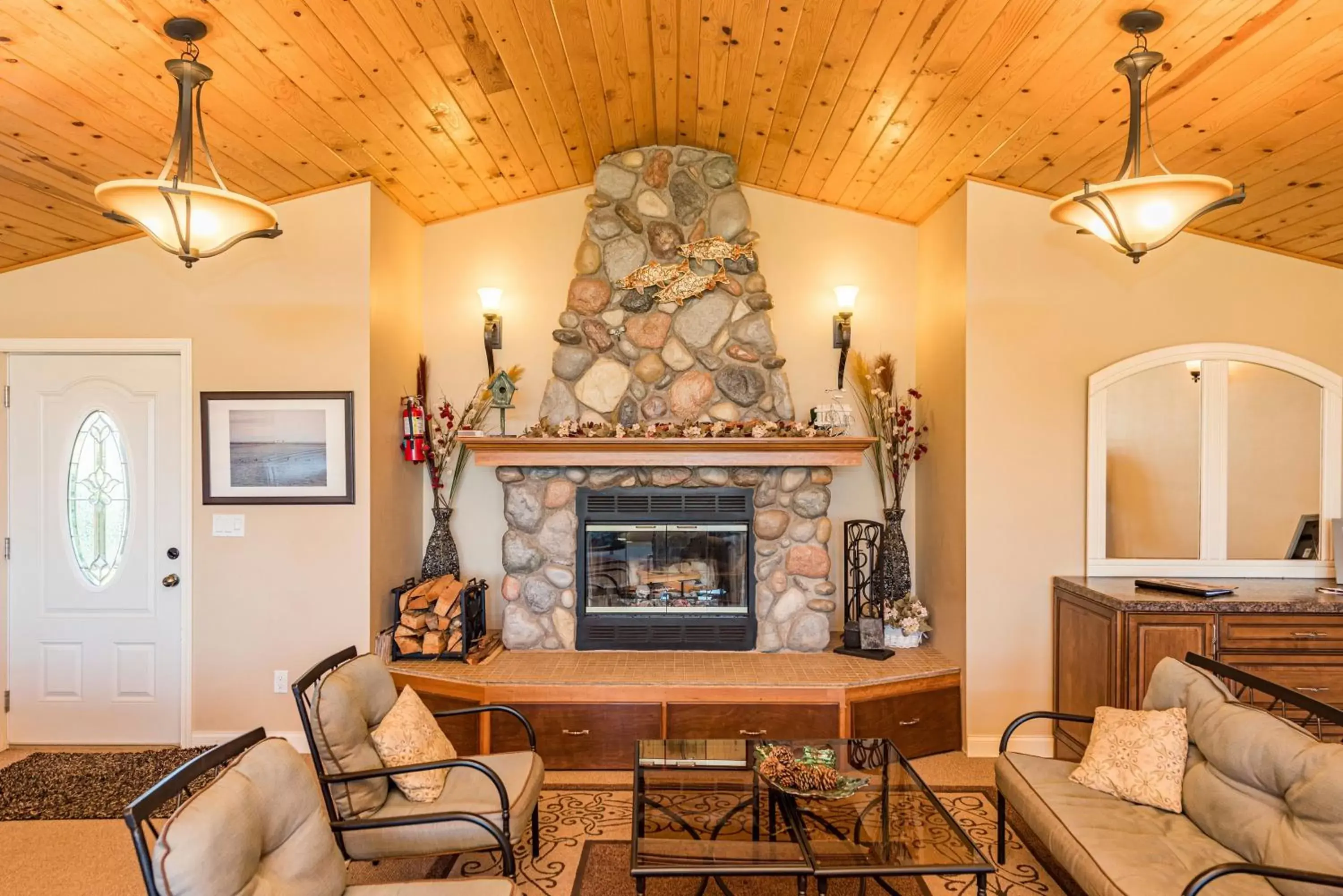 Living room, Seating Area in Juan de Fuca Cottages