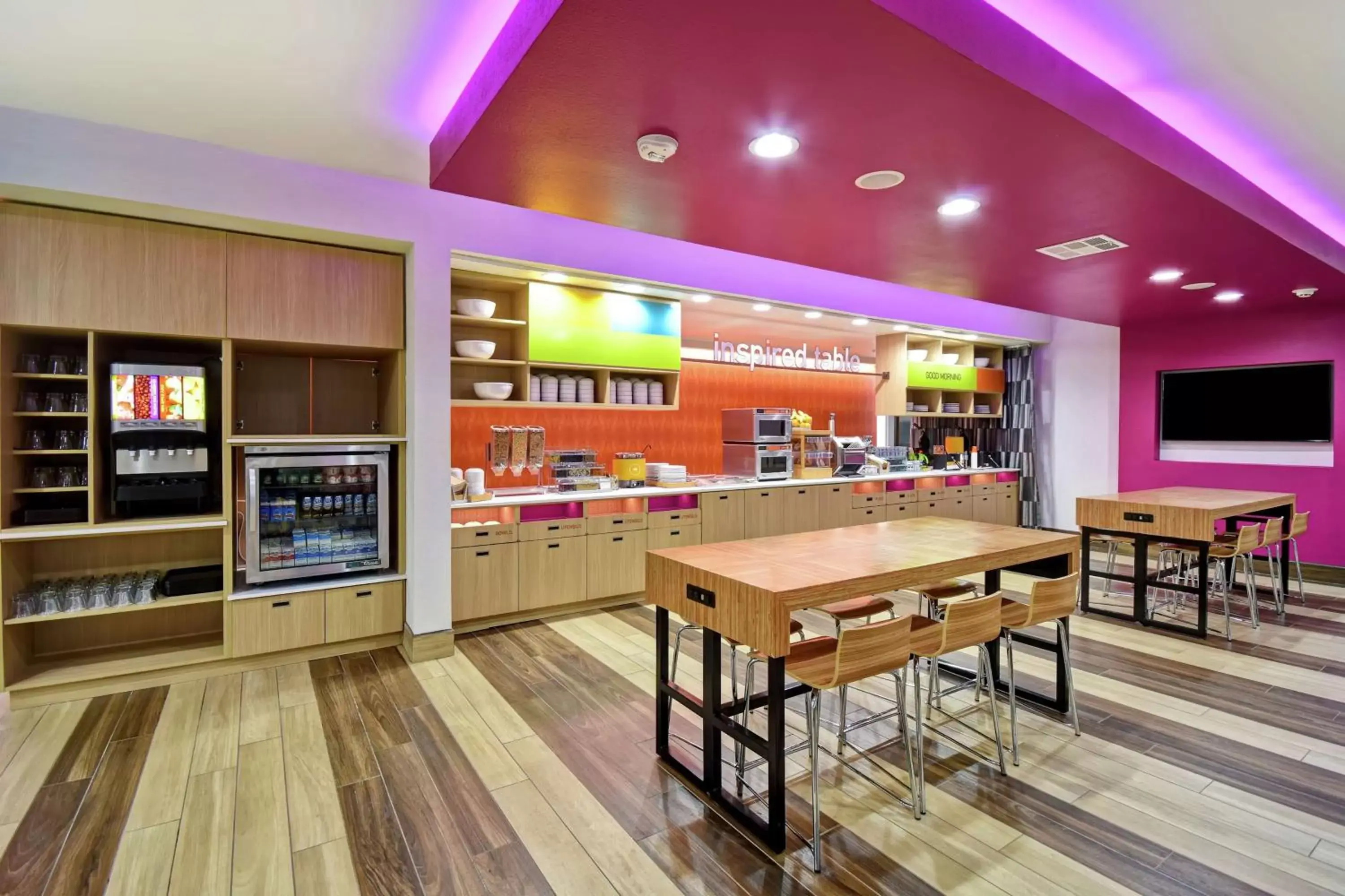 Dining area in Home2 Suites By Hilton Oklahoma City Airport