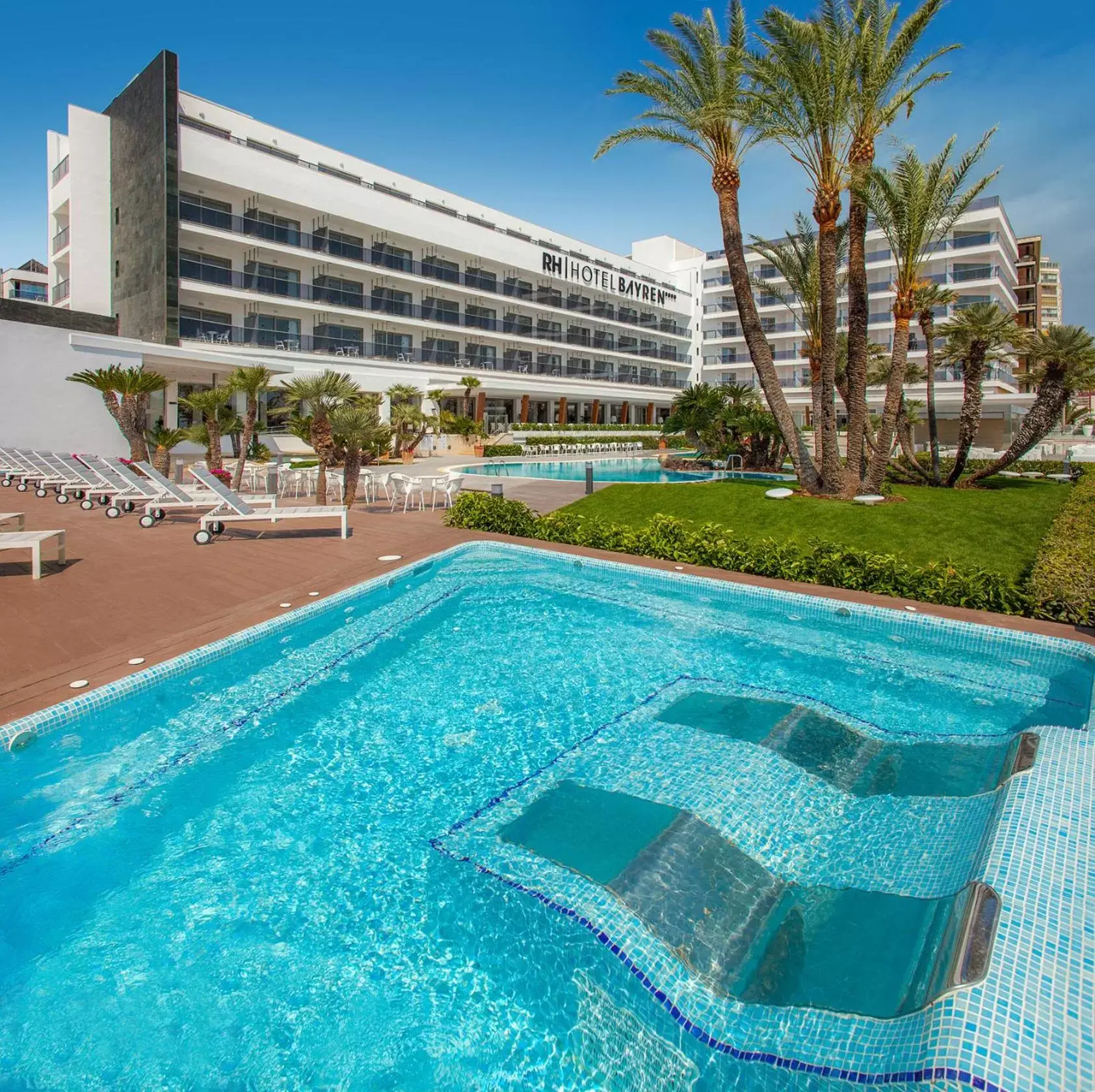 Facade/entrance, Swimming Pool in RH Bayren Hotel & Spa 4* Sup