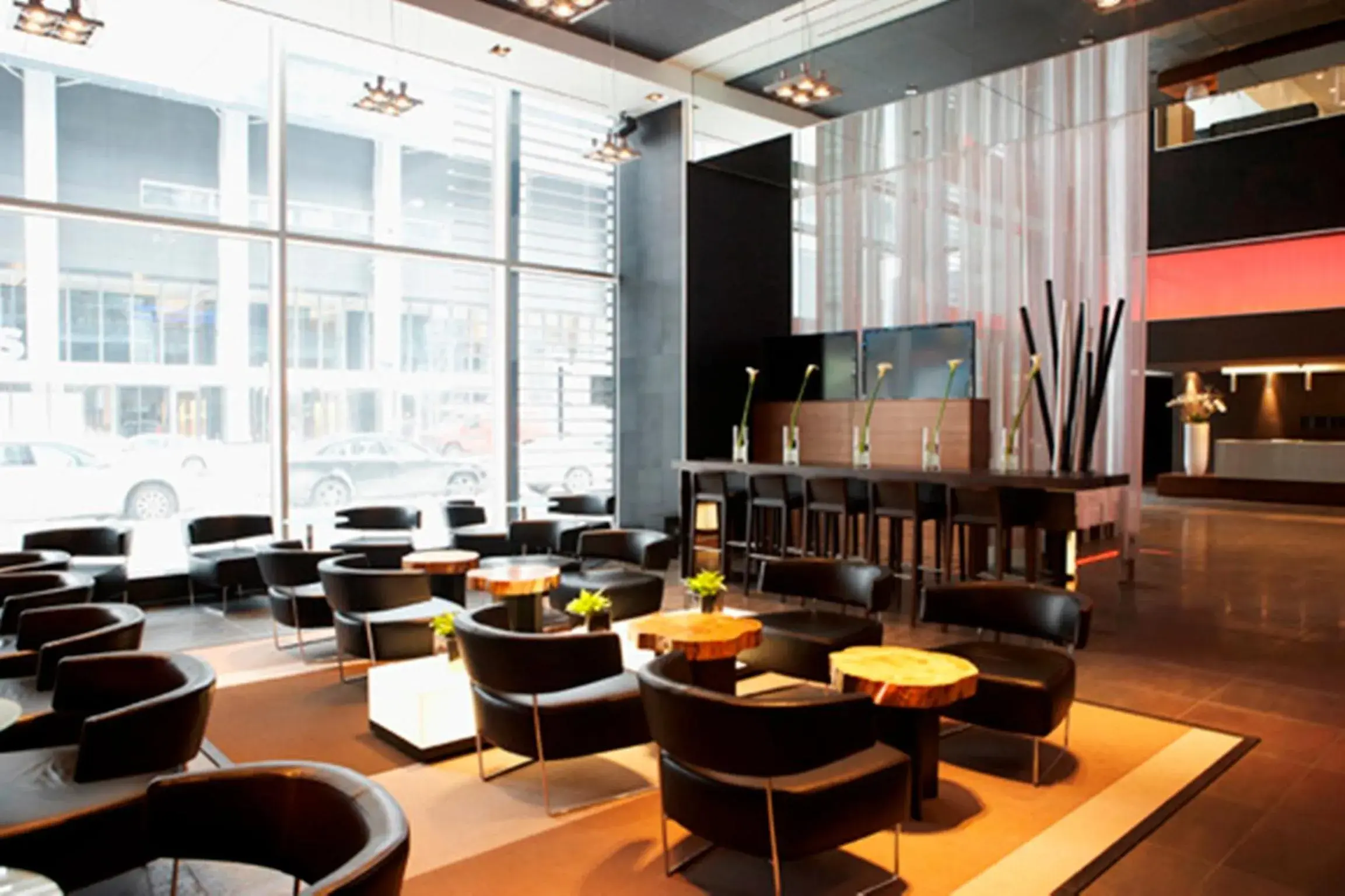 Restaurant/places to eat, Lounge/Bar in Le Germain Hotel Maple Leaf Square
