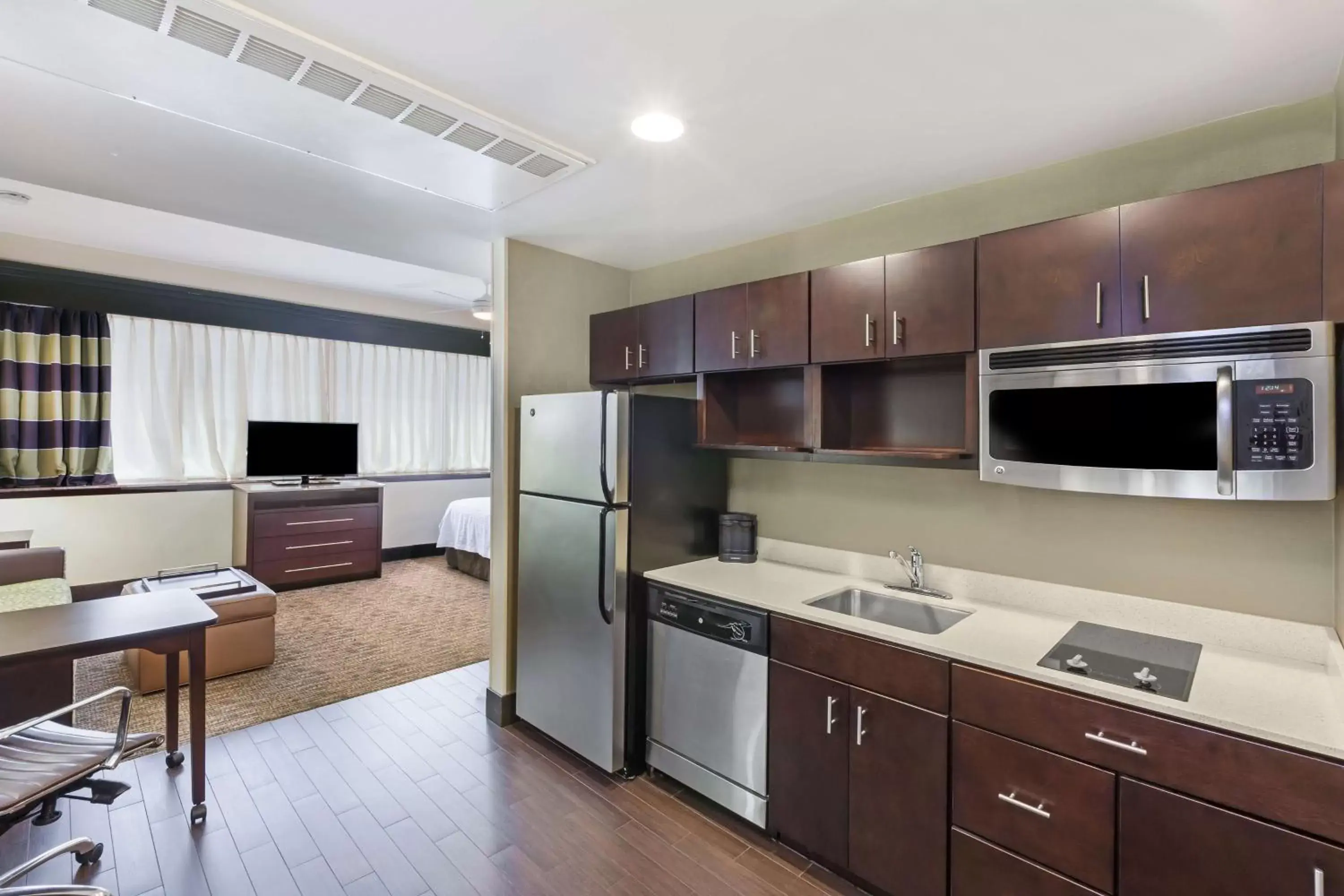 Bedroom, Kitchen/Kitchenette in Homewood Suites Dallas Downtown