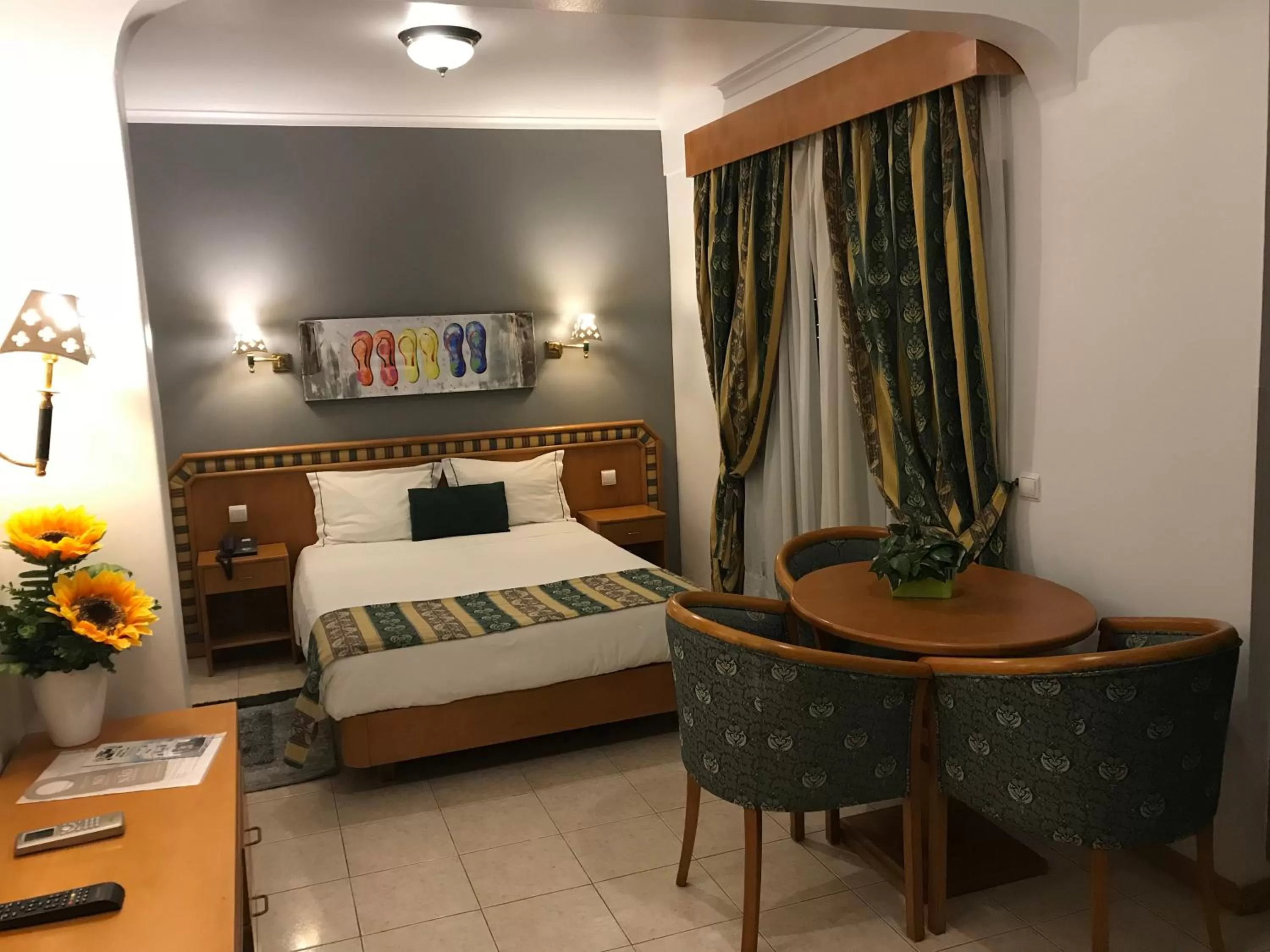 Bed in Real Caparica Hotel