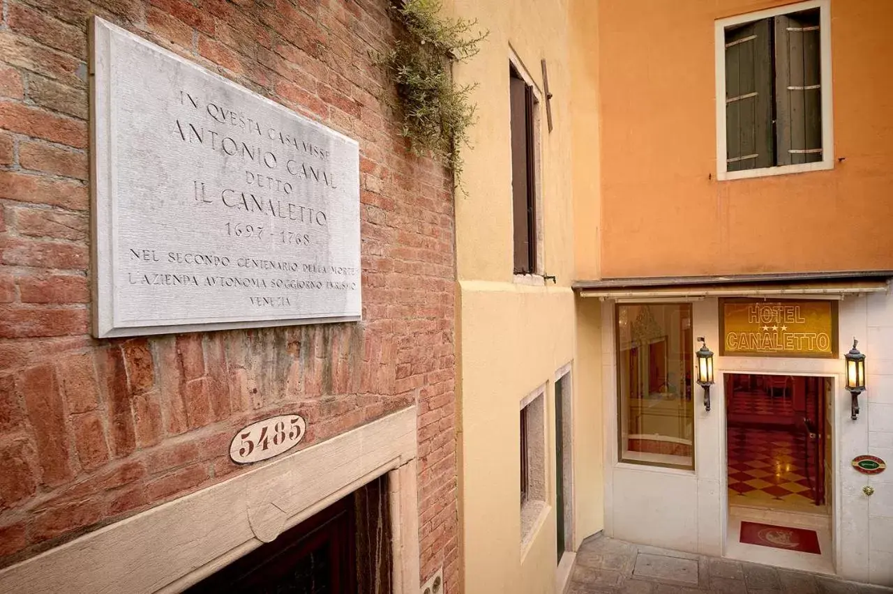 Facade/entrance in Hotel Canaletto