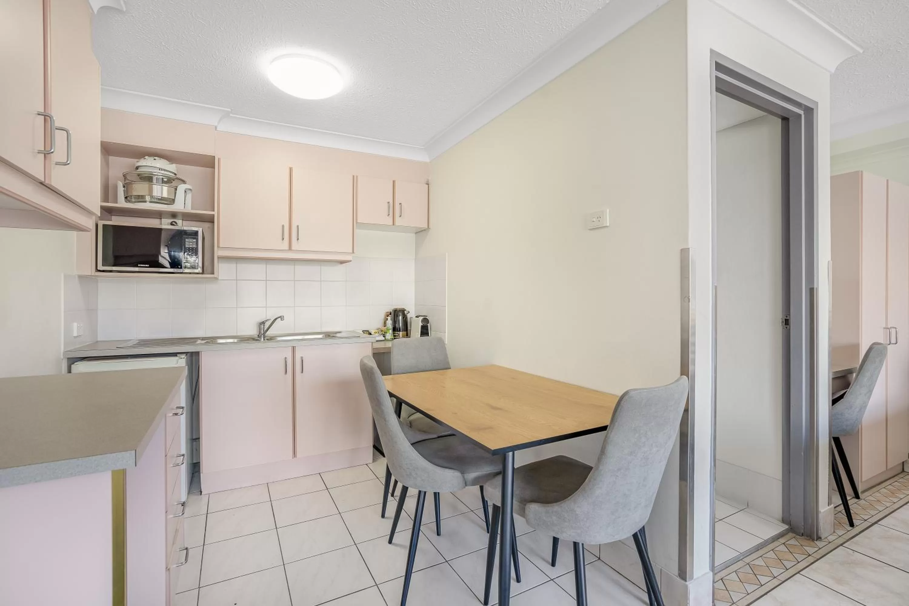 Kitchen or kitchenette in Nelson Towers Motel & Apartments