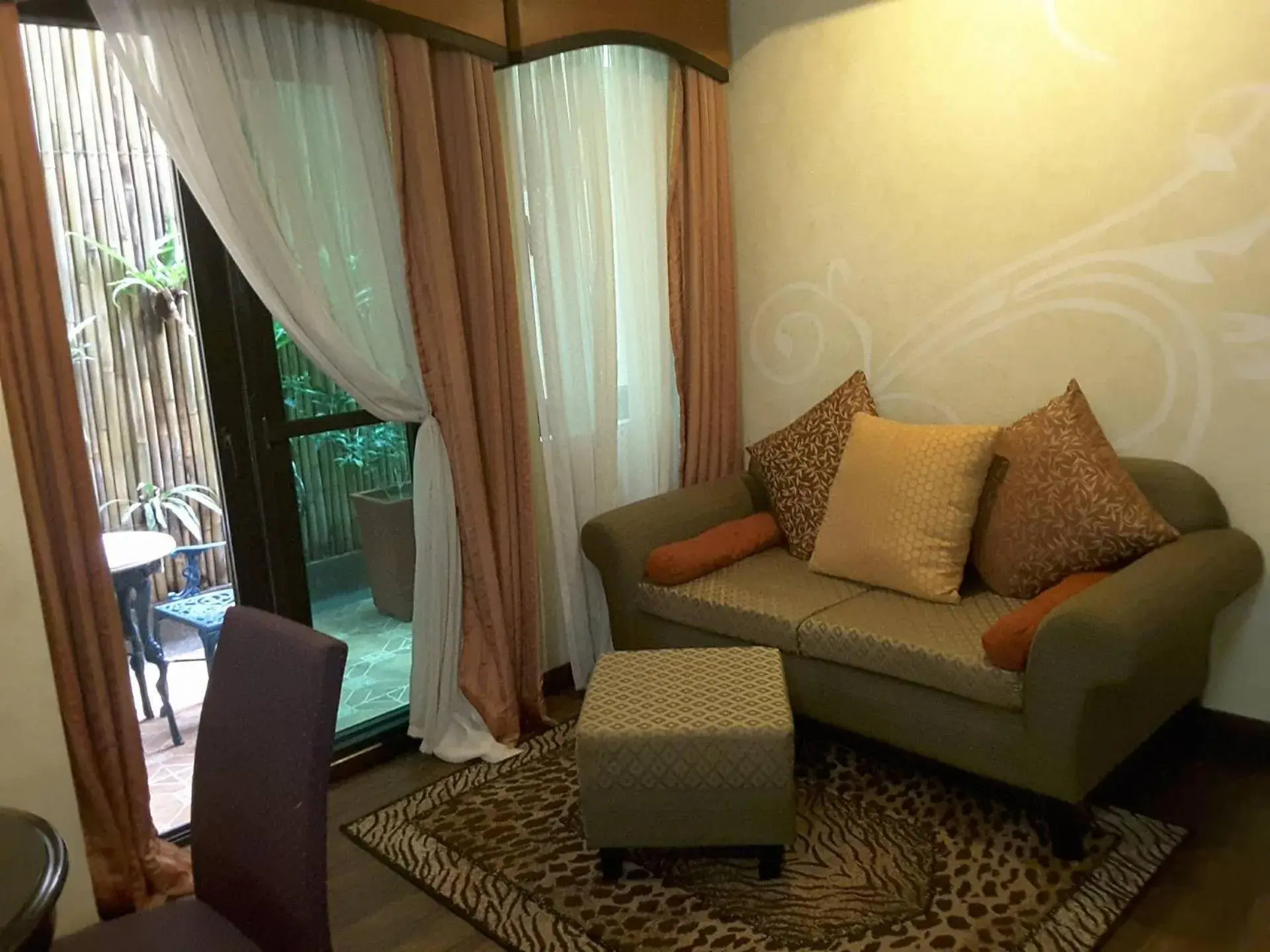 Seating Area in Lee Boutique Hotel Tagaytay