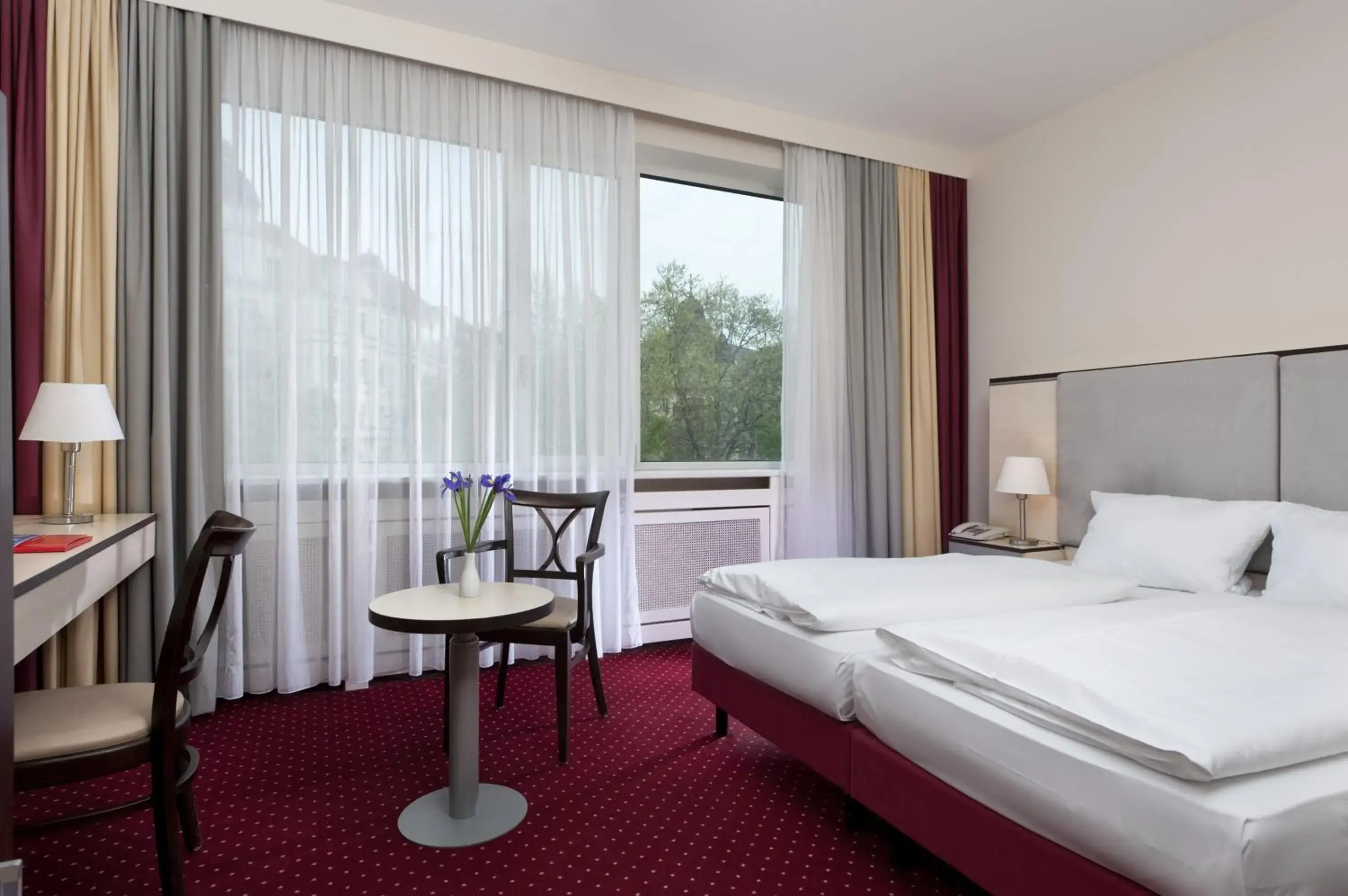 Photo of the whole room, Bed in Come Inn Berlin Kurfürstendamm