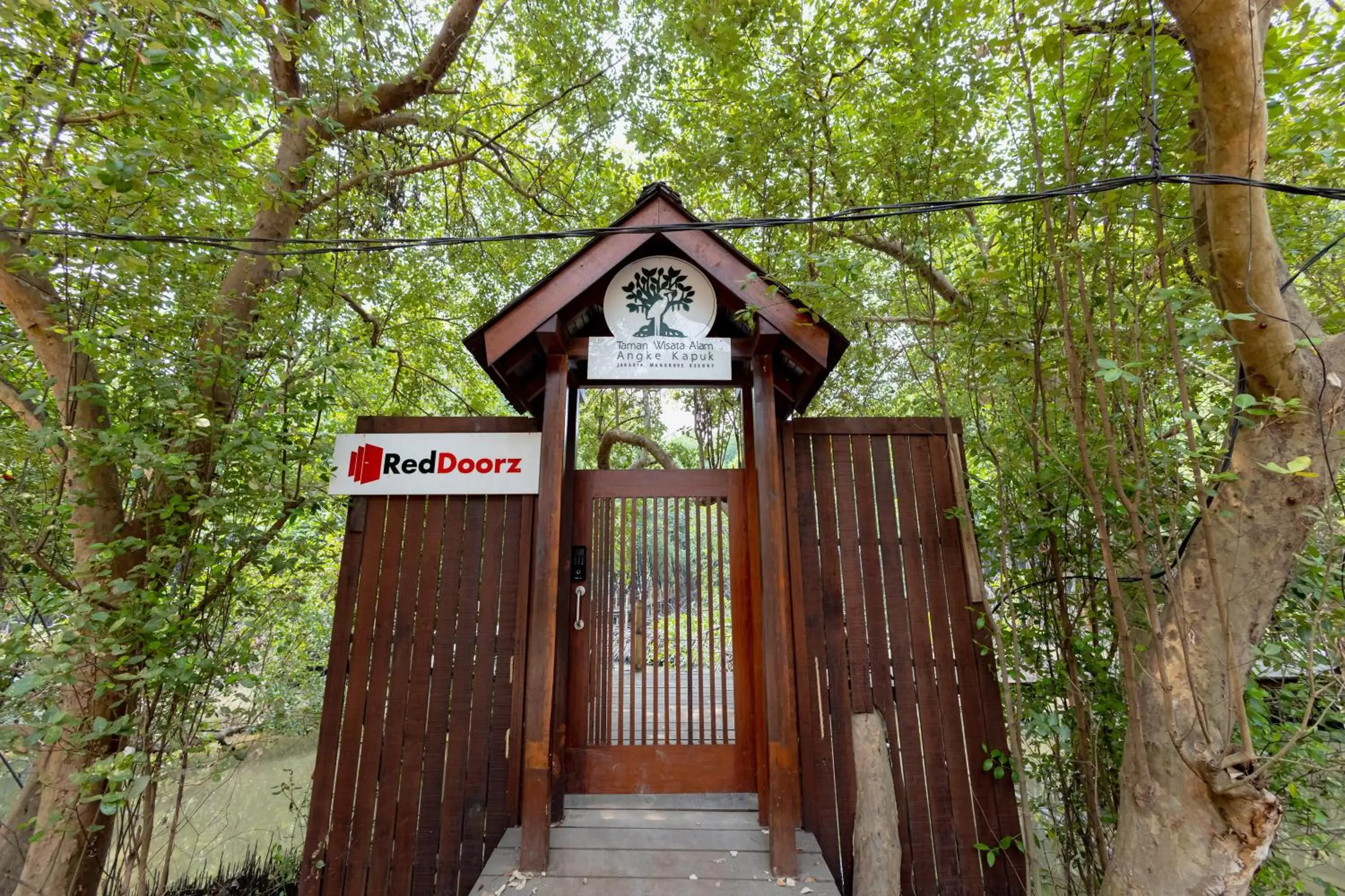 Facade/entrance in RedDoorz Resort @ Taman Wisata Mangrove