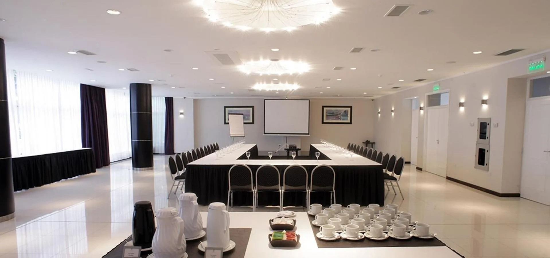 Business facilities in Neuquén Tower Hotel