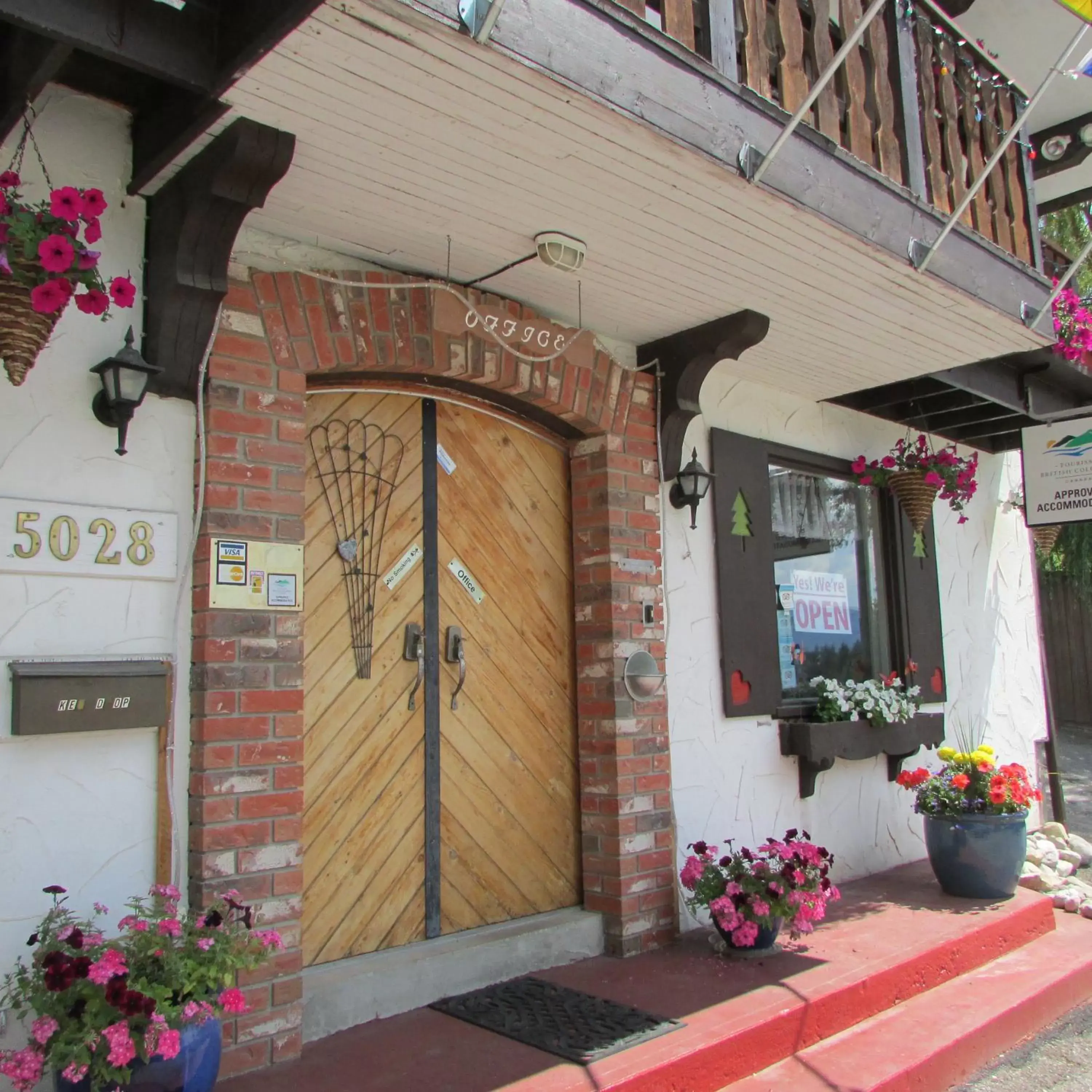 Facade/Entrance in Gables Motel