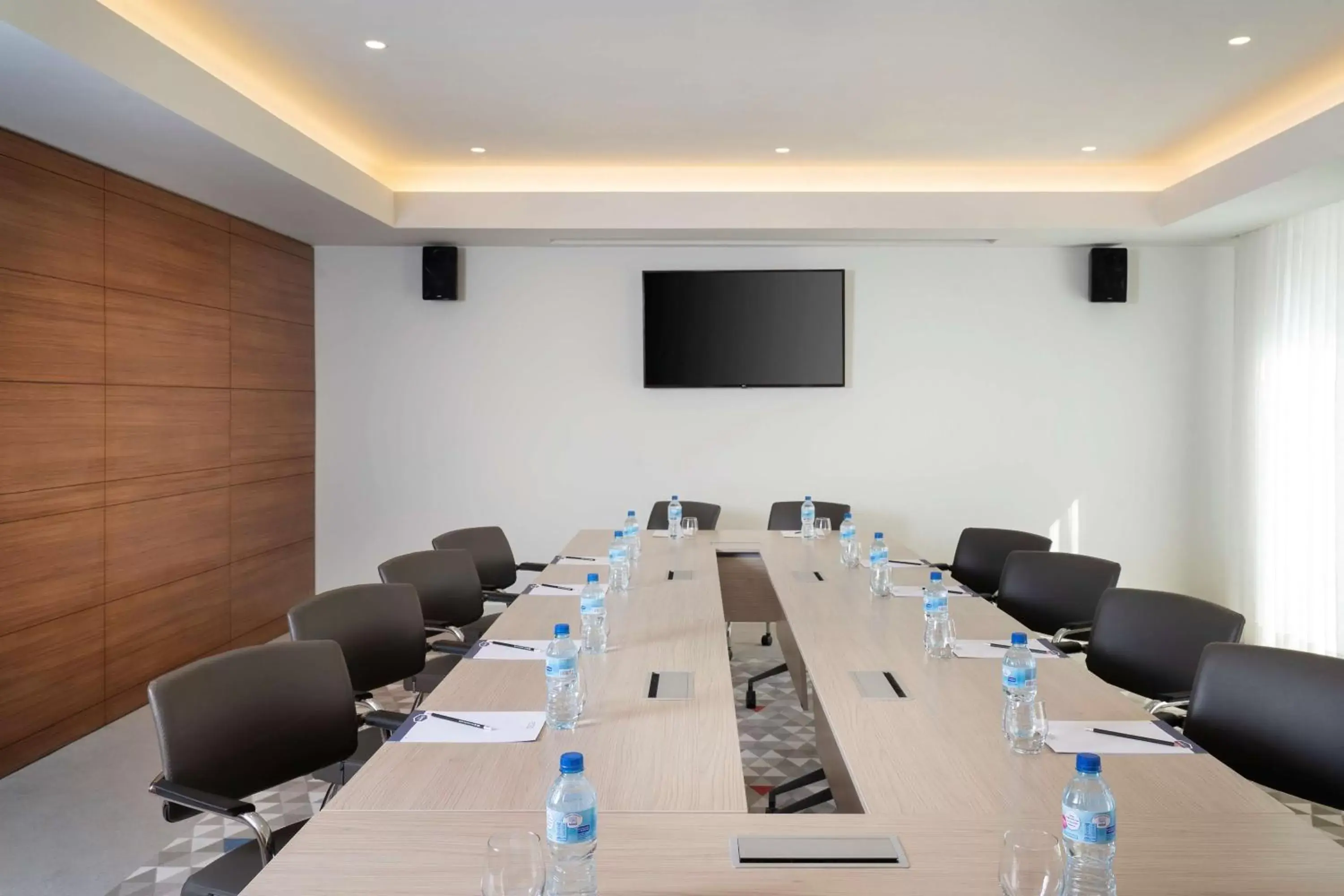 Meeting/conference room in Hampton by Hilton Tashkent