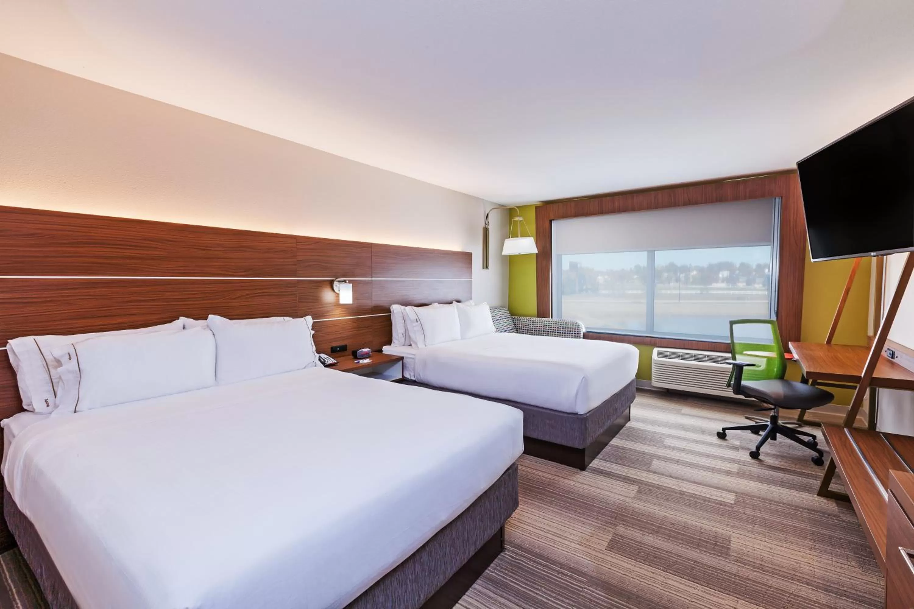 Photo of the whole room, Bed in Holiday Inn Express & Suites Tulsa West - Sand Springs by IHG