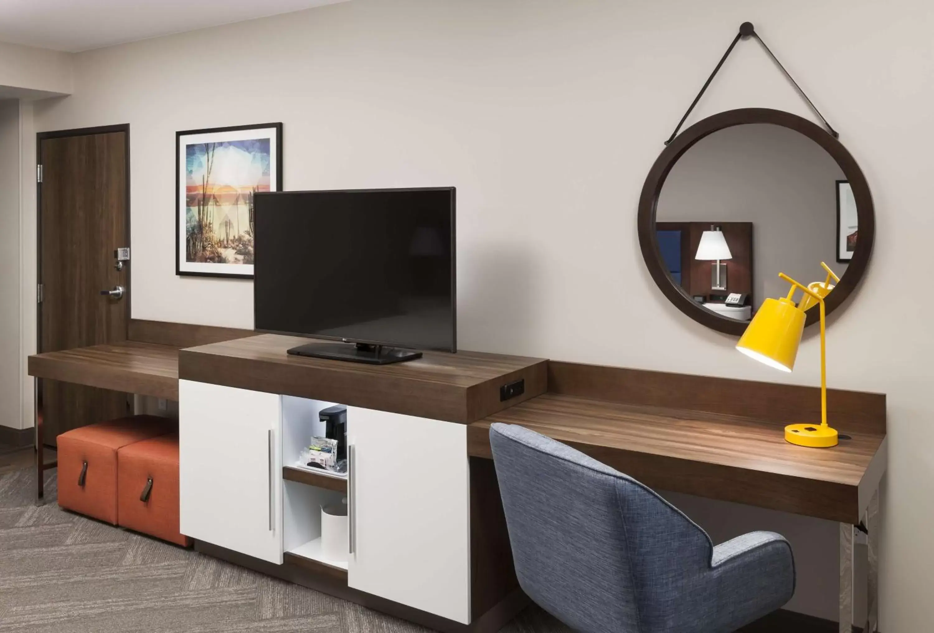 Bedroom, TV/Entertainment Center in Hampton Inn & Suites Phoenix Downtown