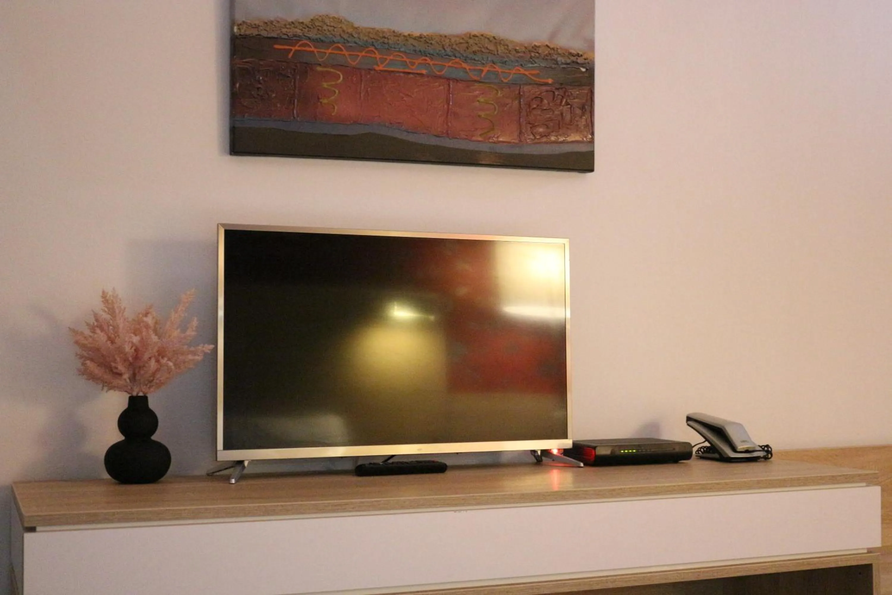 TV and multimedia, TV/Entertainment Center in Garni Hotel Jugoslavija