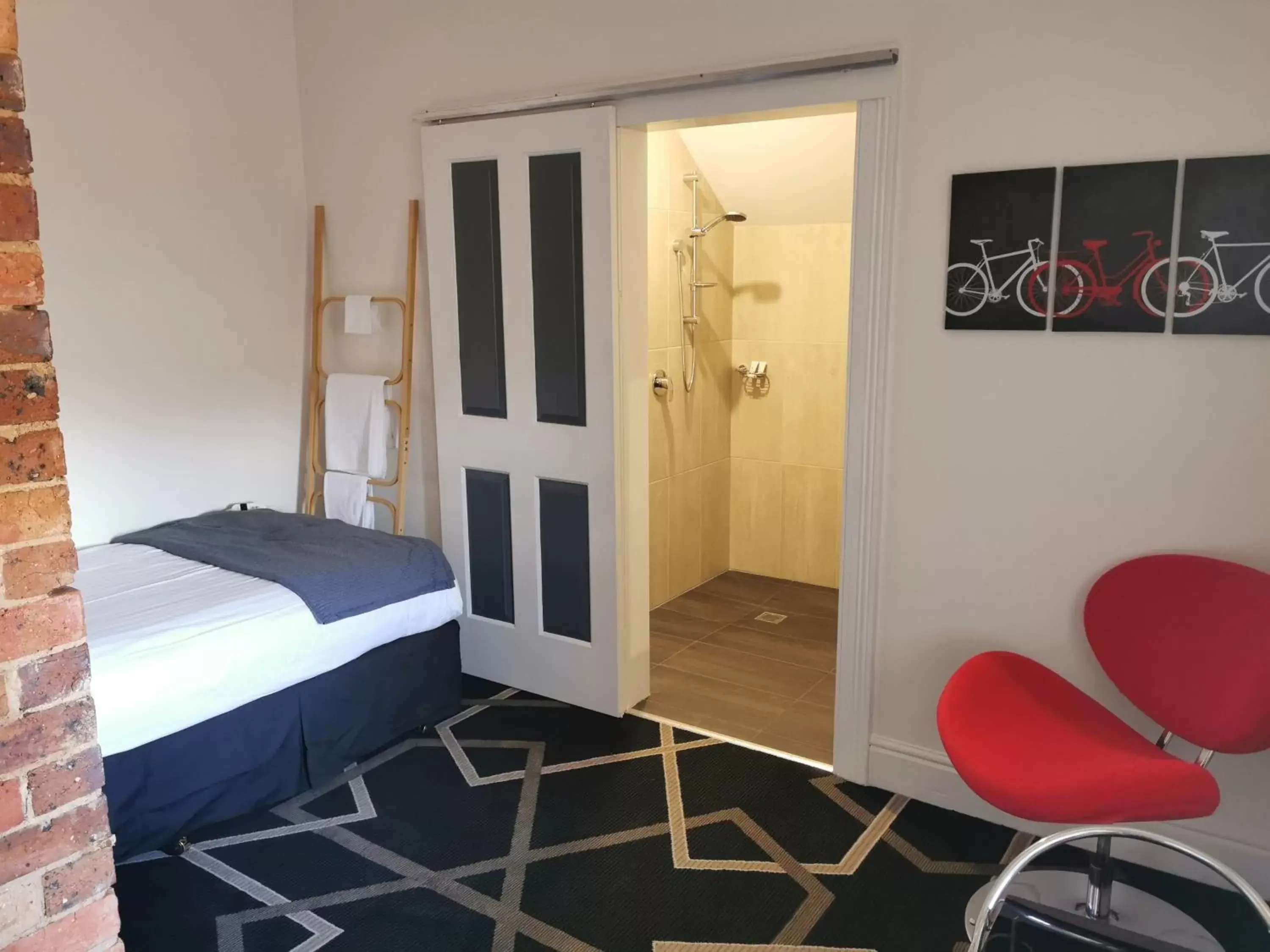 Twin Room with enclosed sitting area in The Empire Hotel Deloraine Twin Room with enclosed sitting area in The Empire Hotel Deloraine