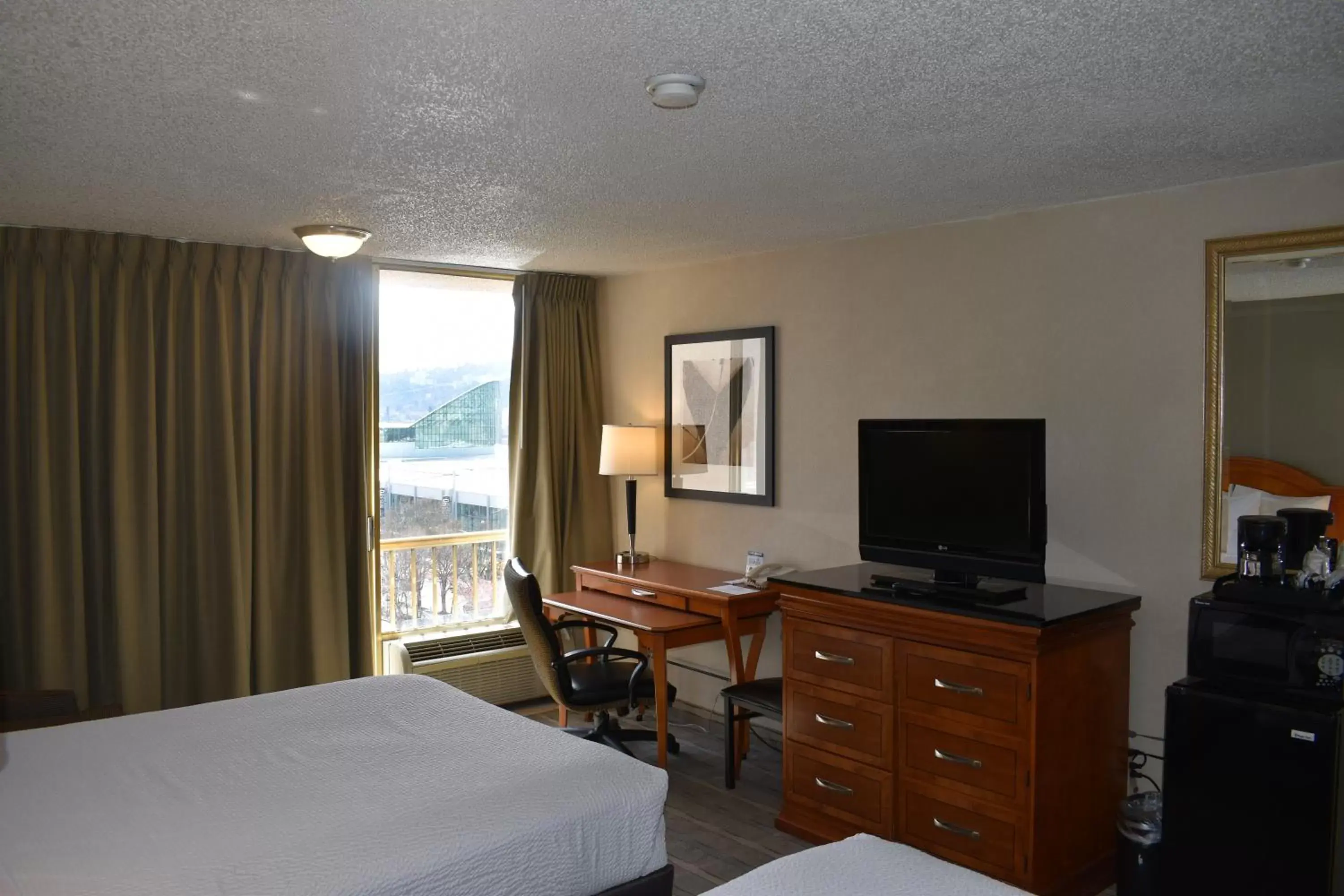 City view, Bed in Inn at the Convention Center City view, Bed in Inn at the Convention Center