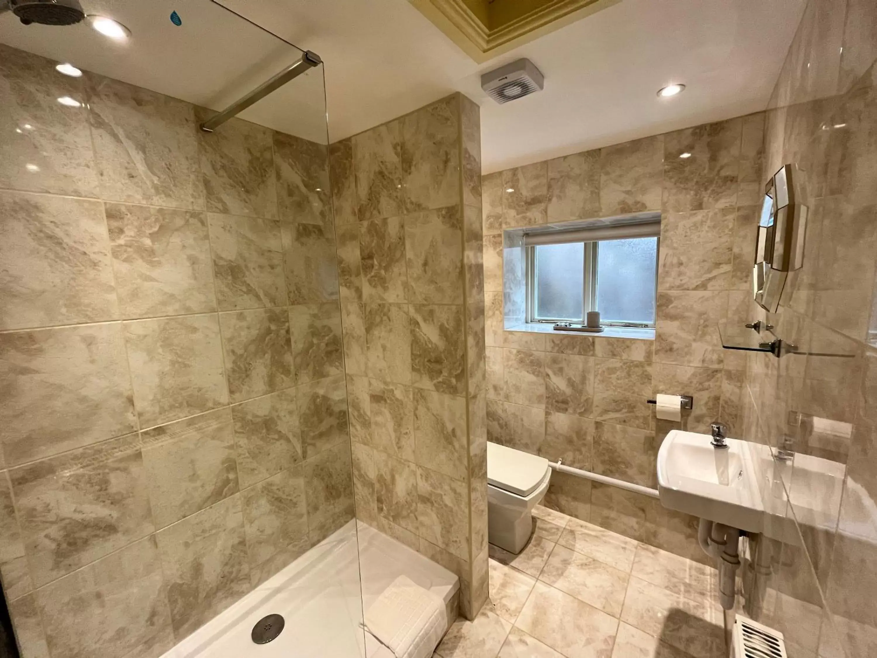 Shower, Bathroom in Swan House Tea Room and Bed & Breakfast