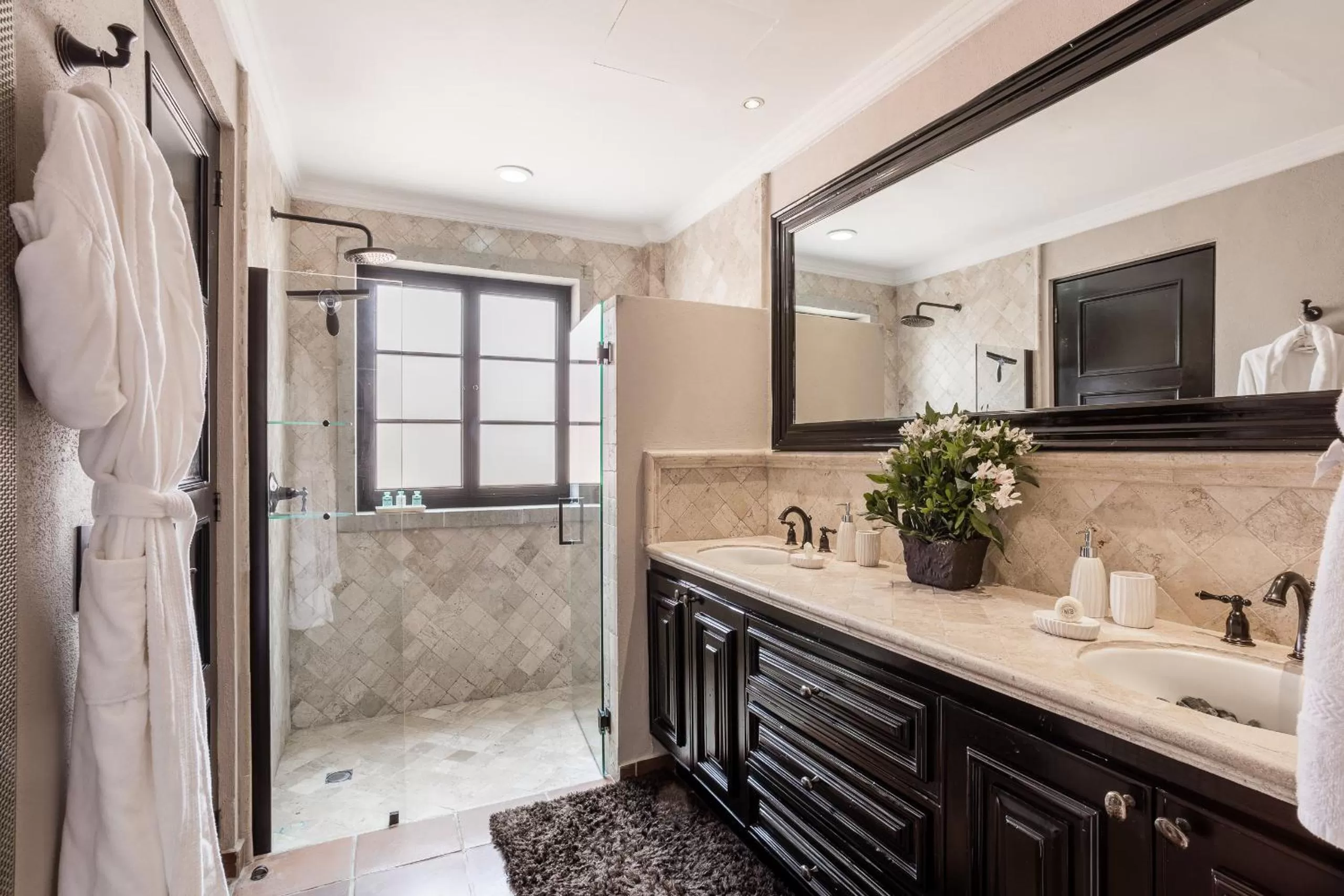 Bathroom in Artesana Luxury Villa