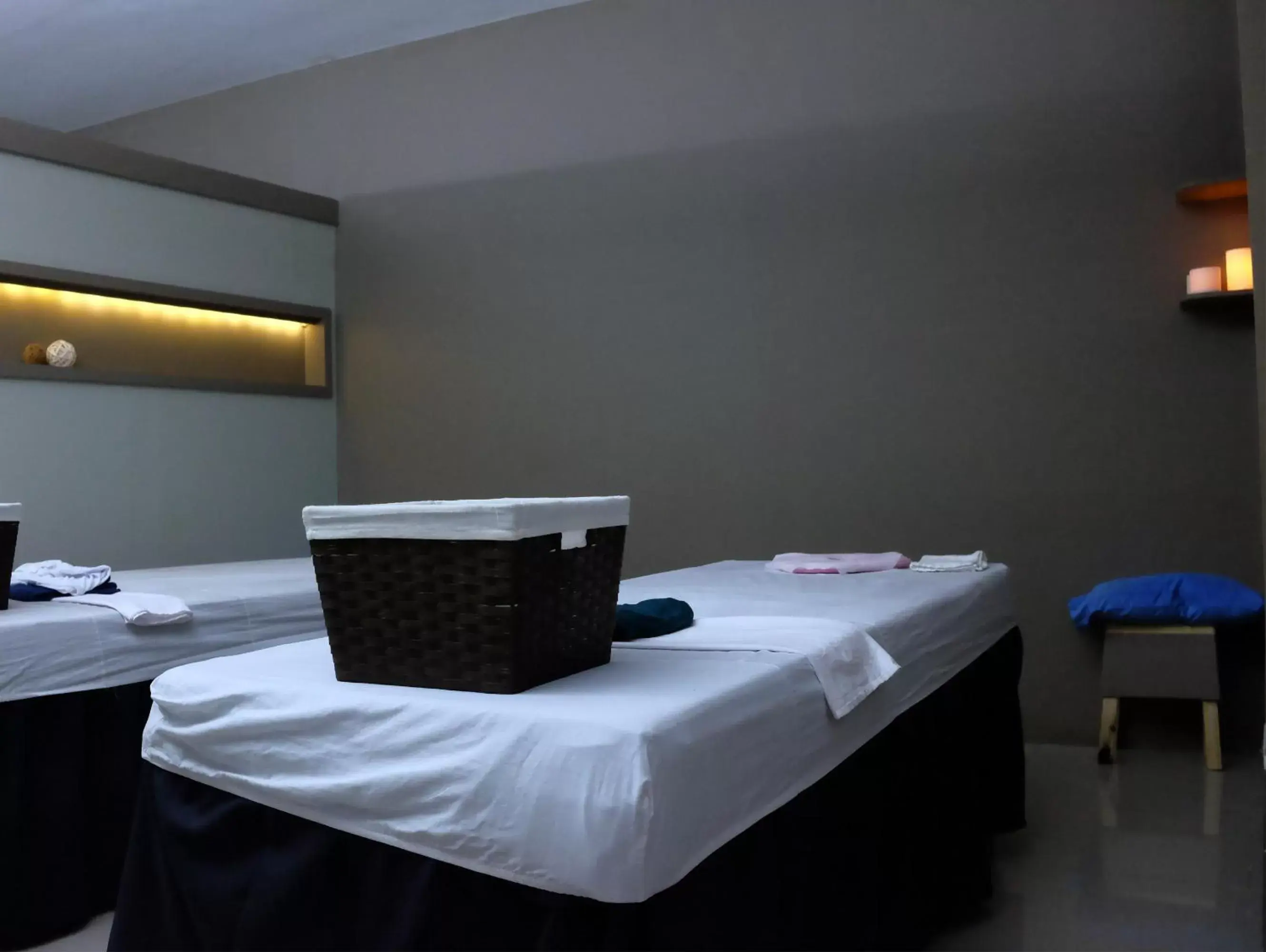 Massage, Bed in Sebastien Hotel