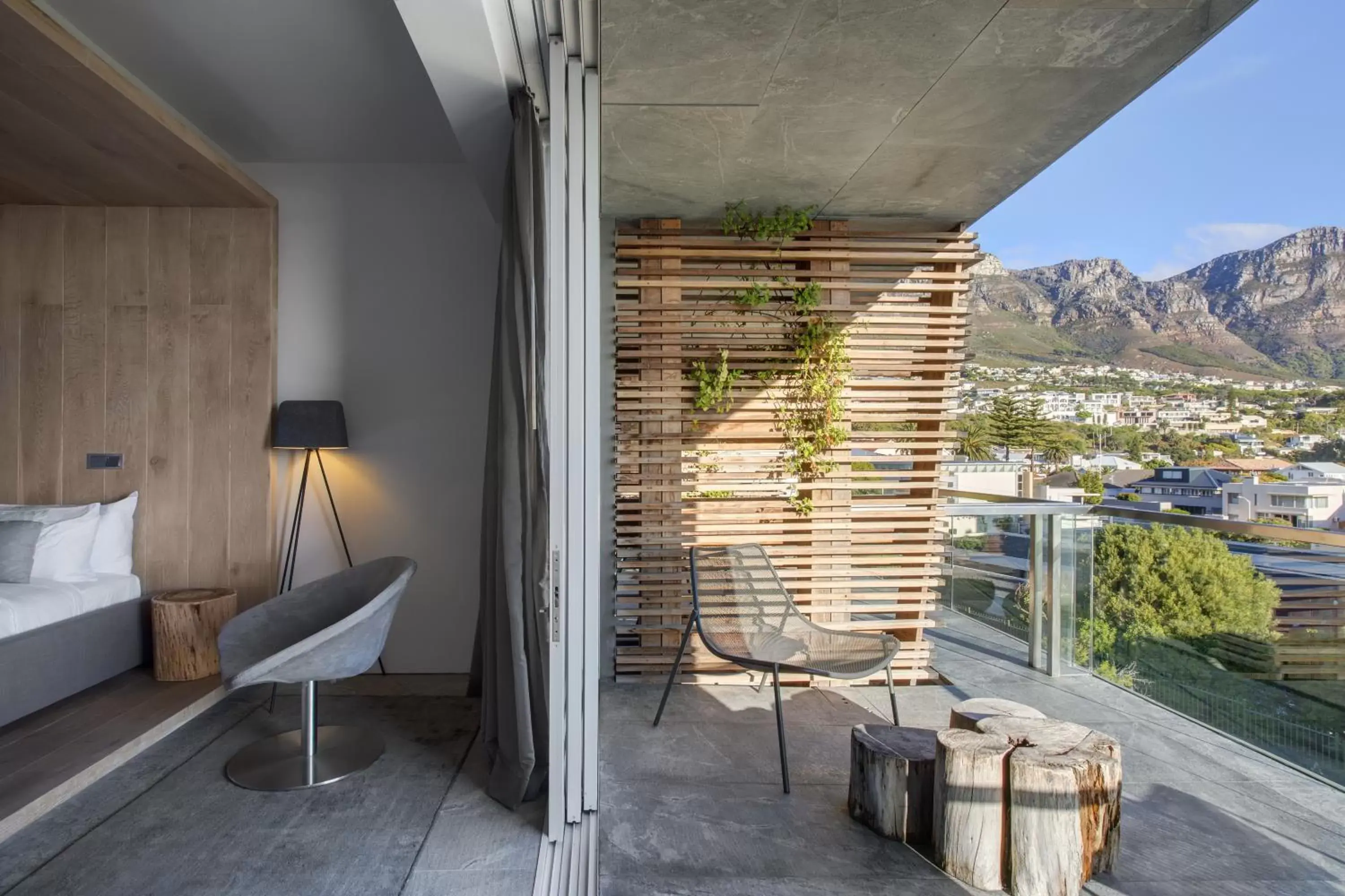 Mountain view, Balcony/Terrace in POD Camps Bay