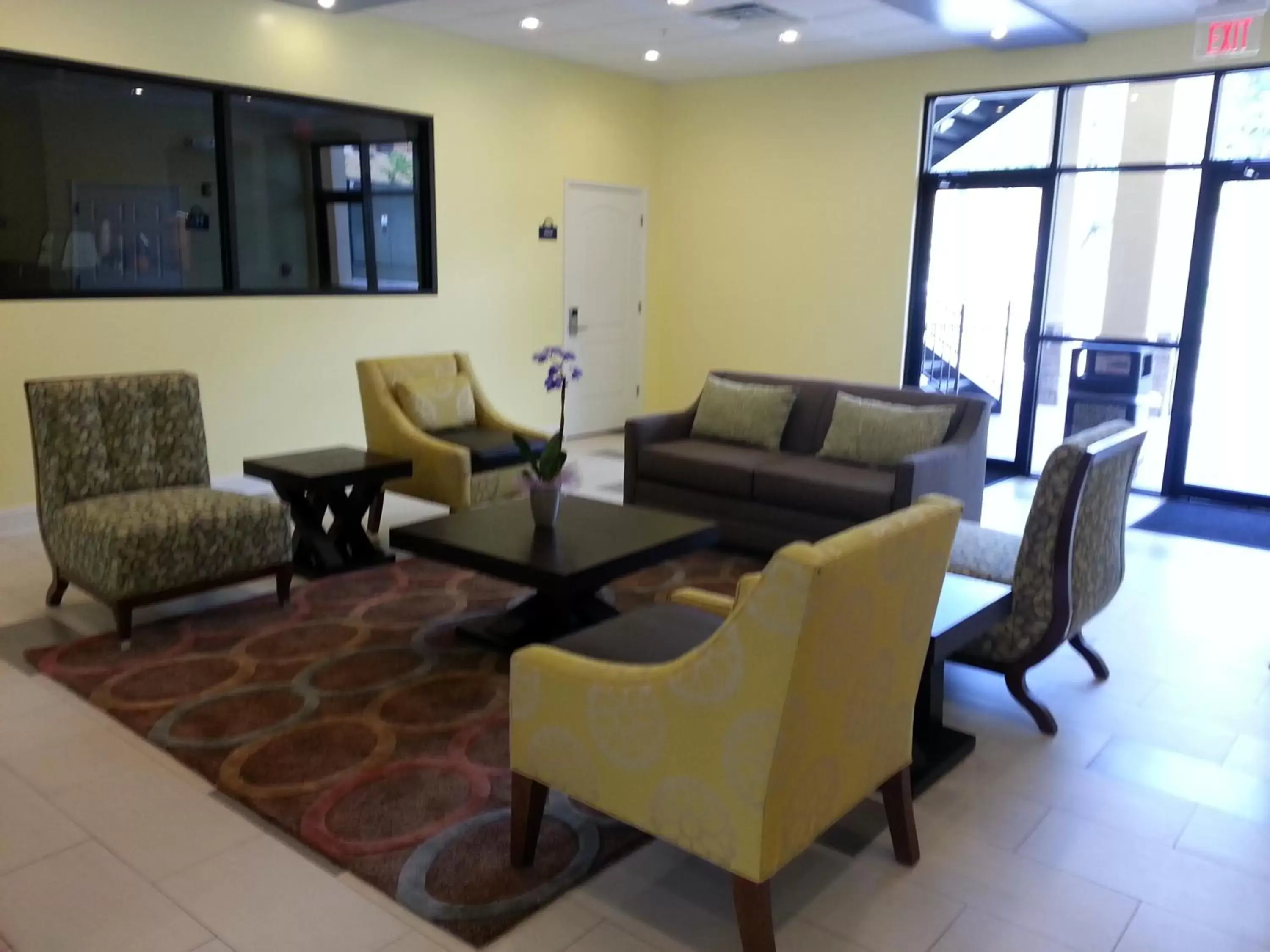 Lobby or reception, Seating Area in Days Inn by Wyndham Fultondale