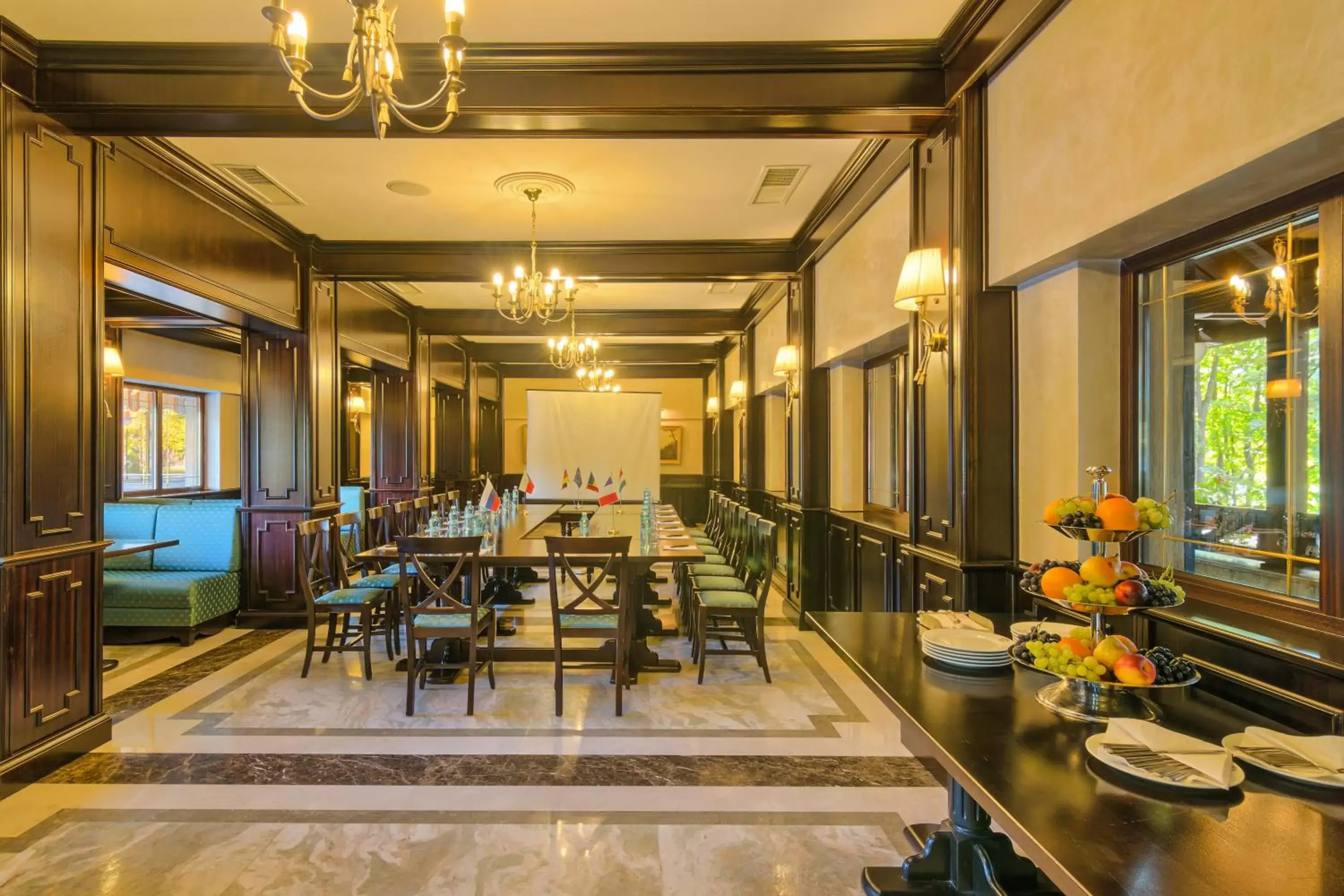Business facilities, Restaurant/Places to Eat in Hotel Snagov Club