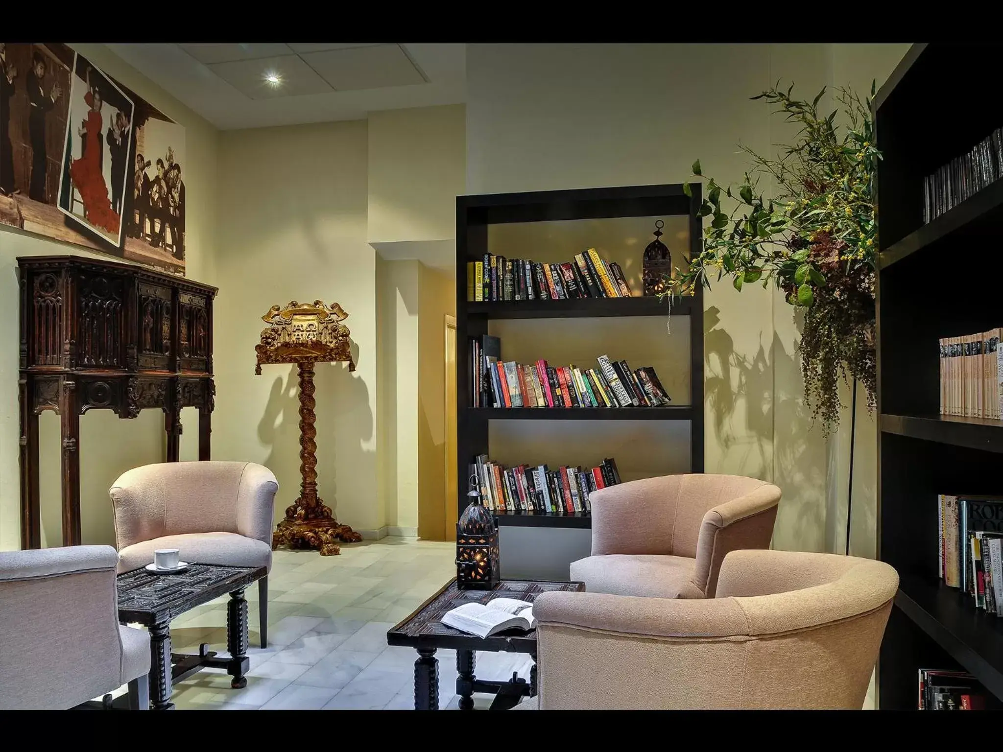 Library in Hotel Murillo