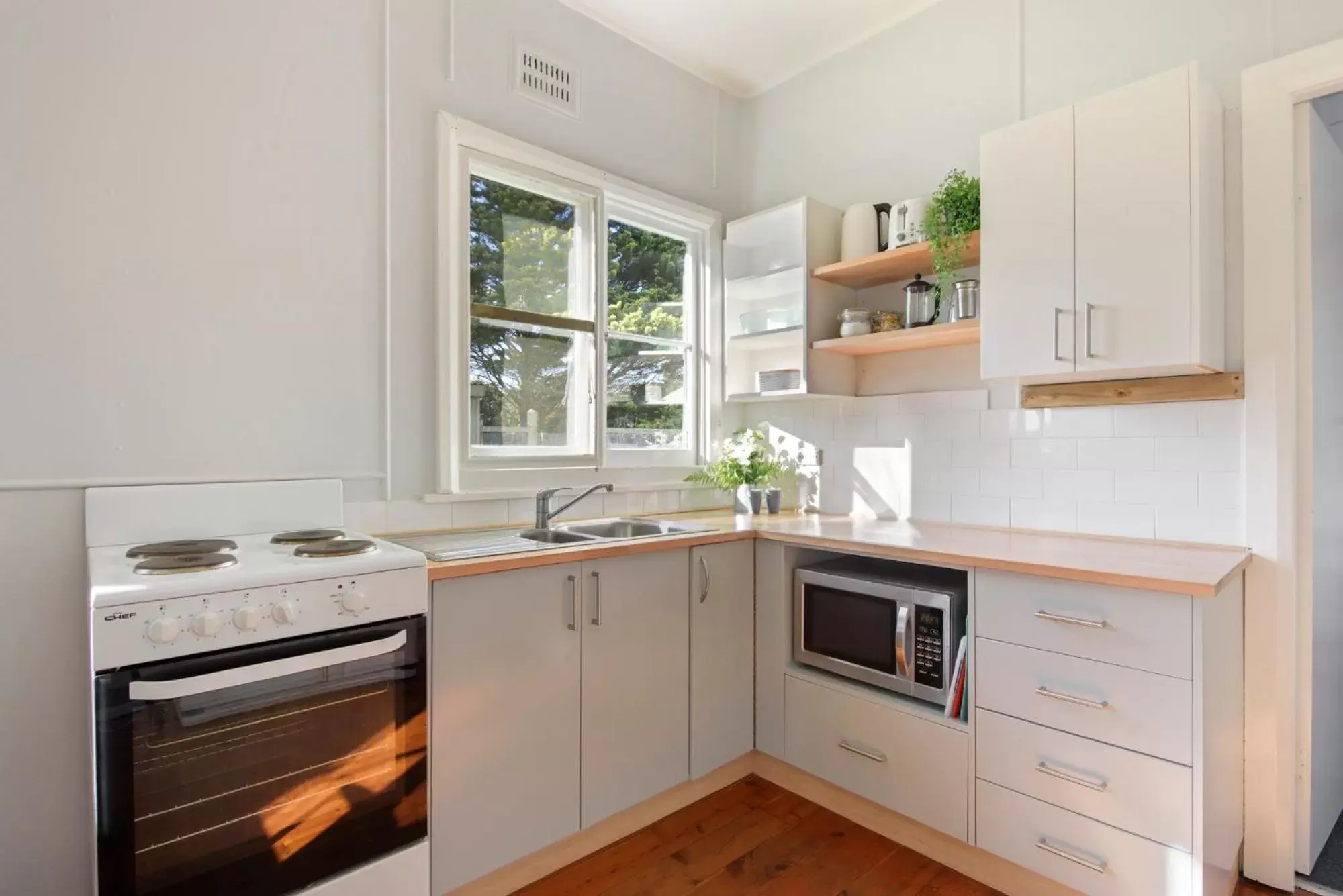 Kitchen/Kitchenette in Calm Waters Waterfront Cottages