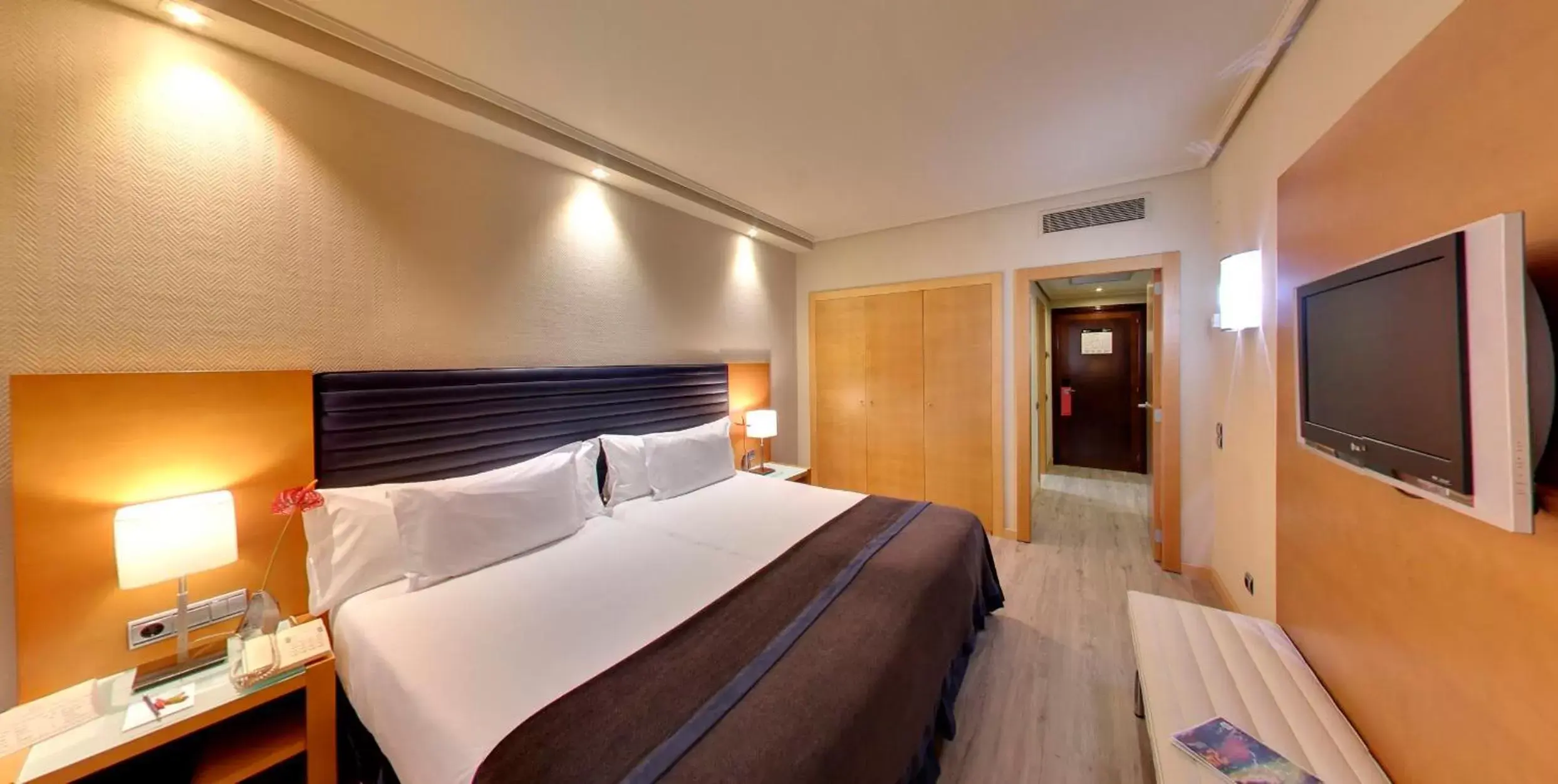 Bedroom, Bed in Hotel Silken Indautxu