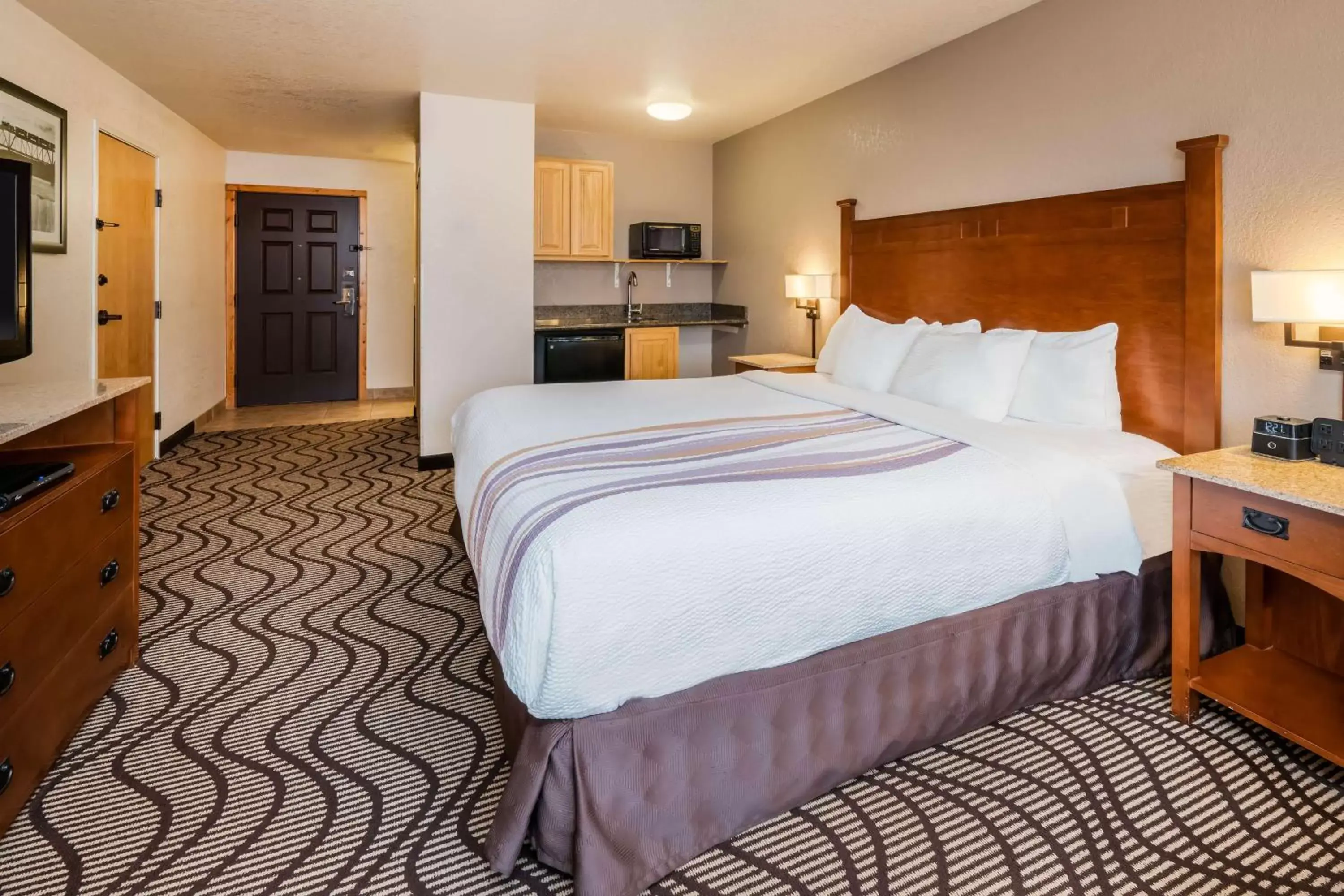 Photo of the whole room, Bed in Best Western Plus Riverfront Hotel and Suites