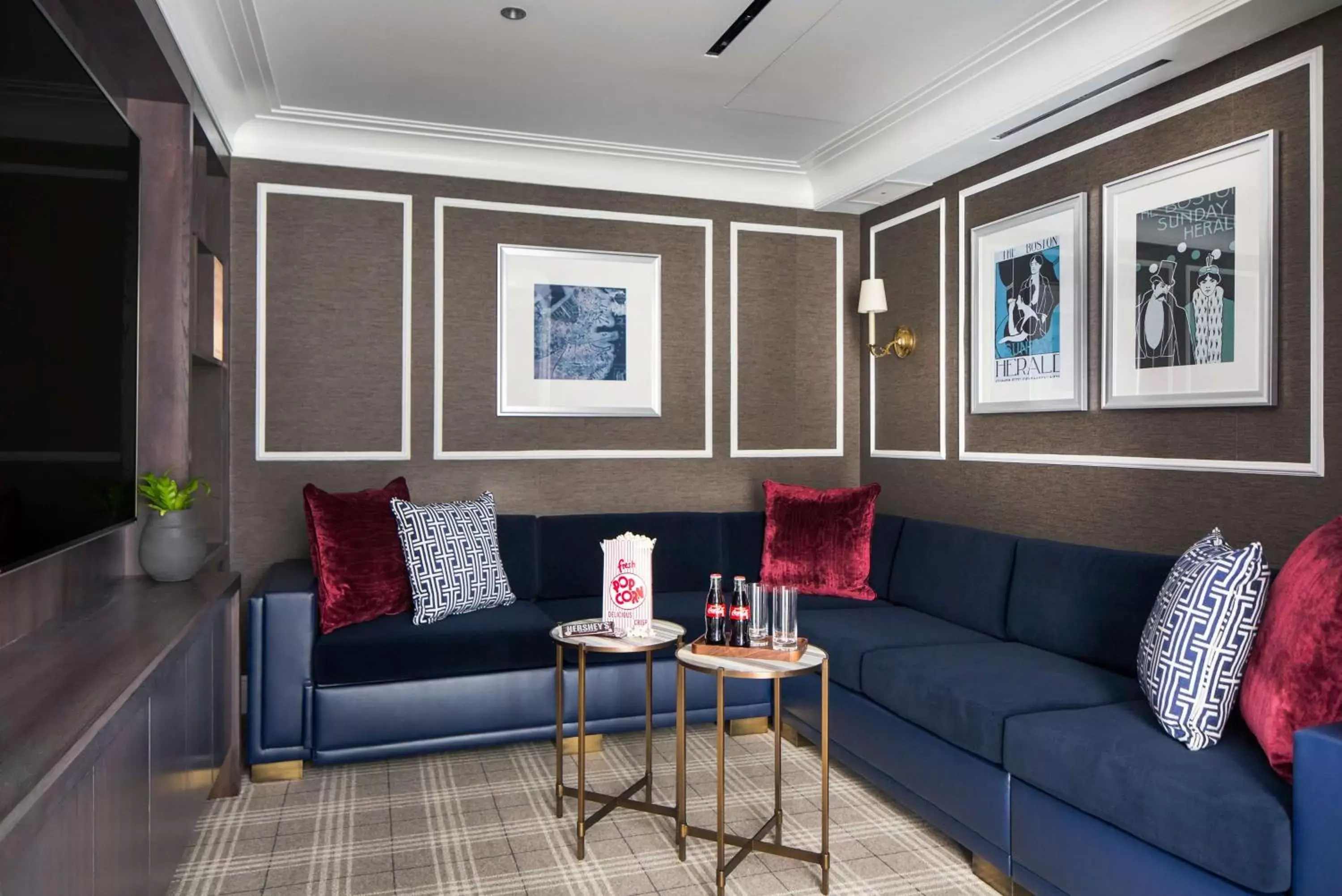 Living room, Seating Area in Boston Harbor Hotel