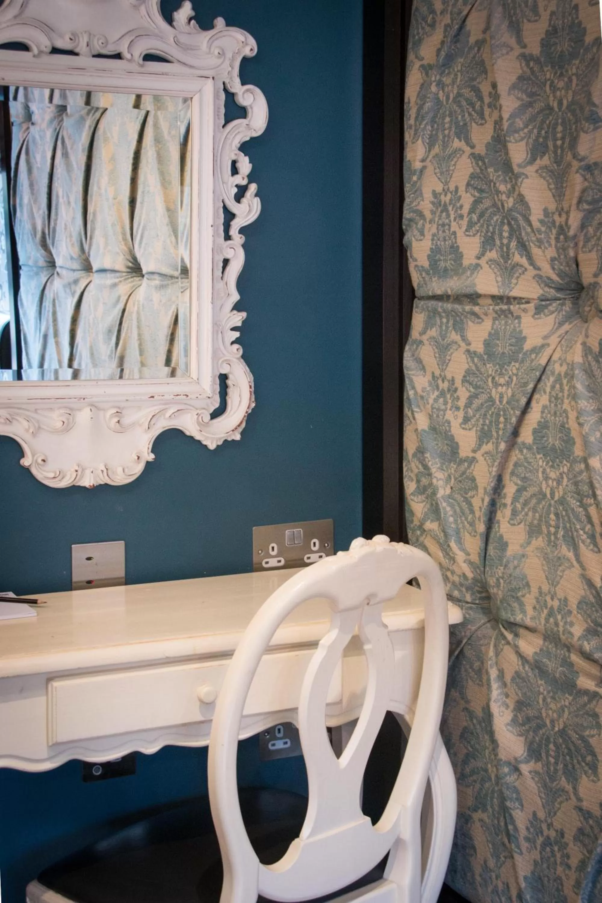 Photo of the whole room in Le Monde Hotel