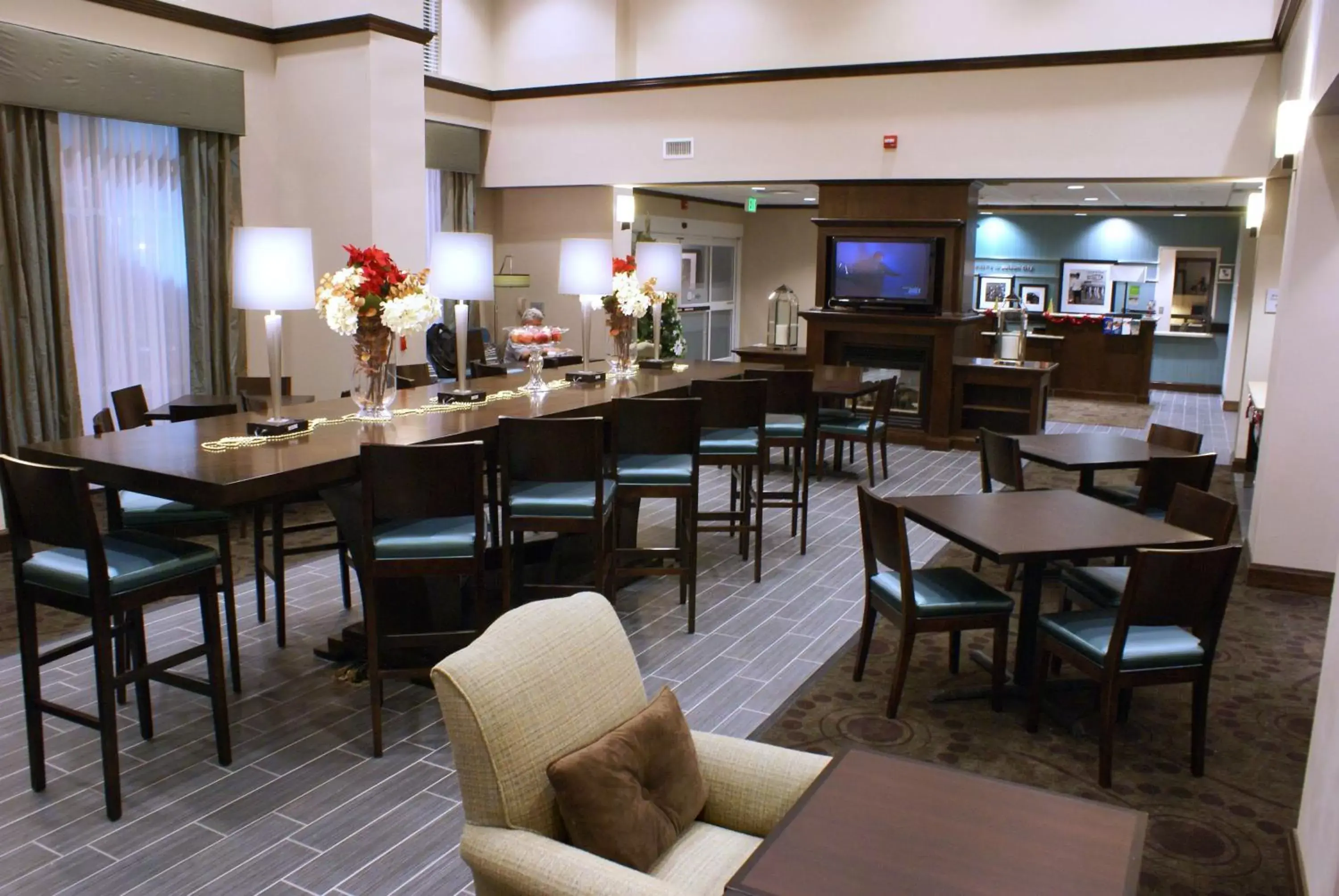 Lobby or reception, Restaurant/Places to Eat in Hampton Inn & Suites Suisun City Waterfront
