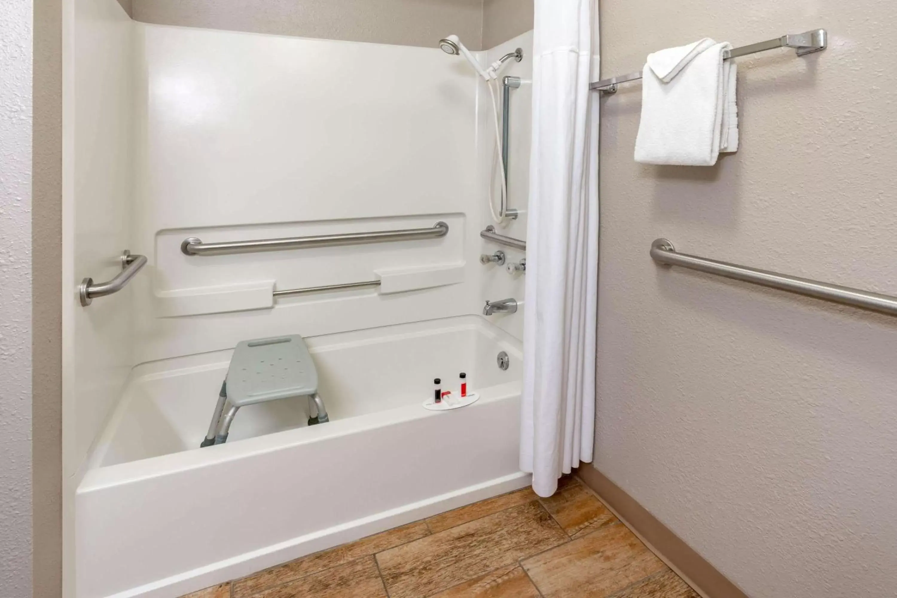 Bathroom in Super 8 by Wyndham Cortez/Mesa Verde Area