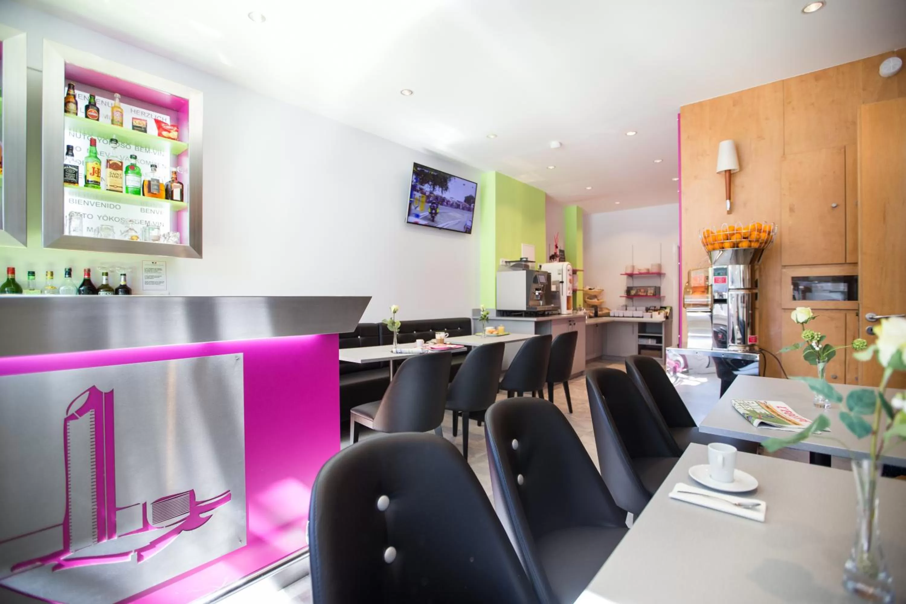 Lounge or bar in HOTEL DE PARIS MONTPARNASSE