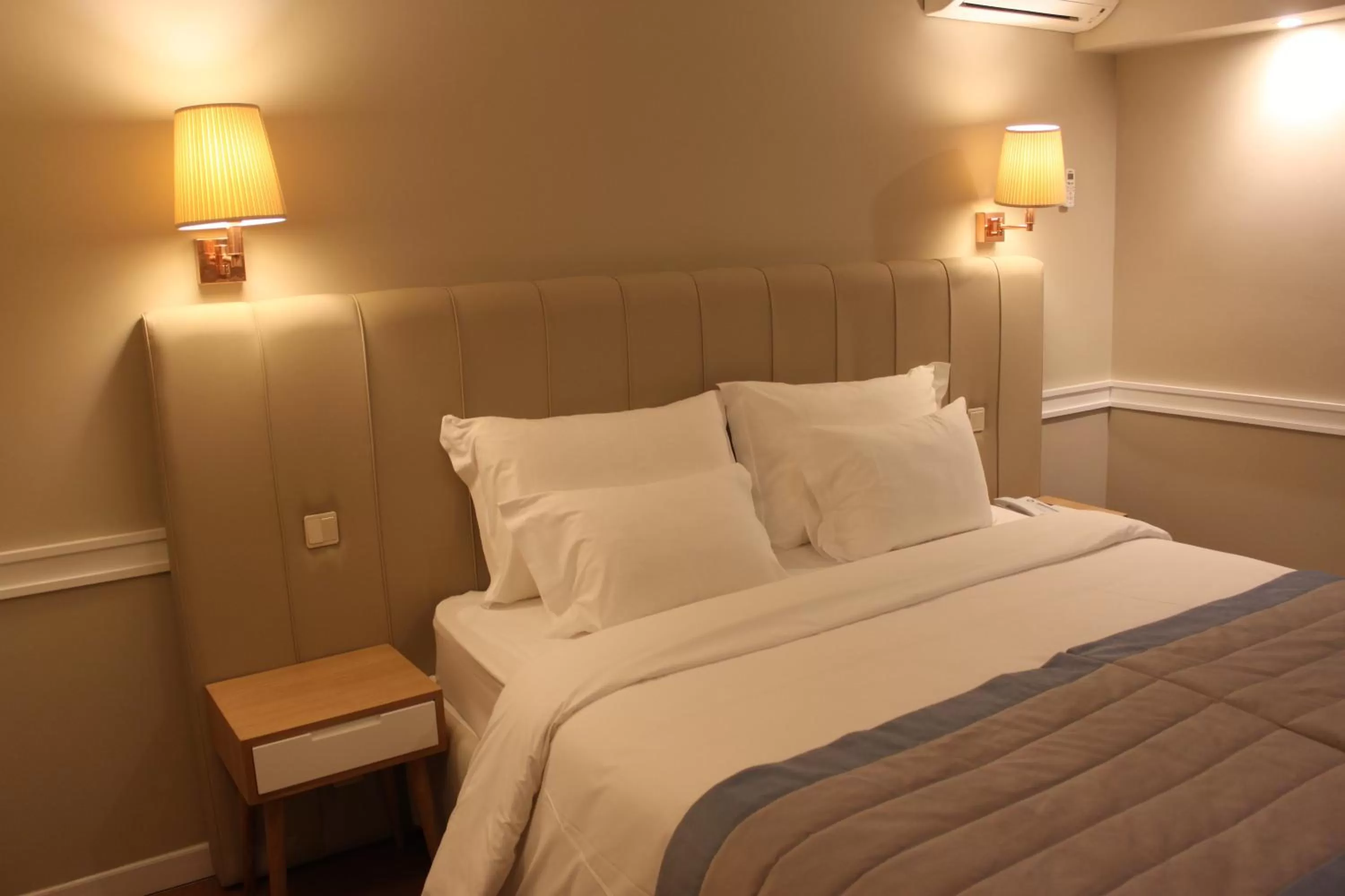 Decorative detail, Bed in Hotel Suave Mar