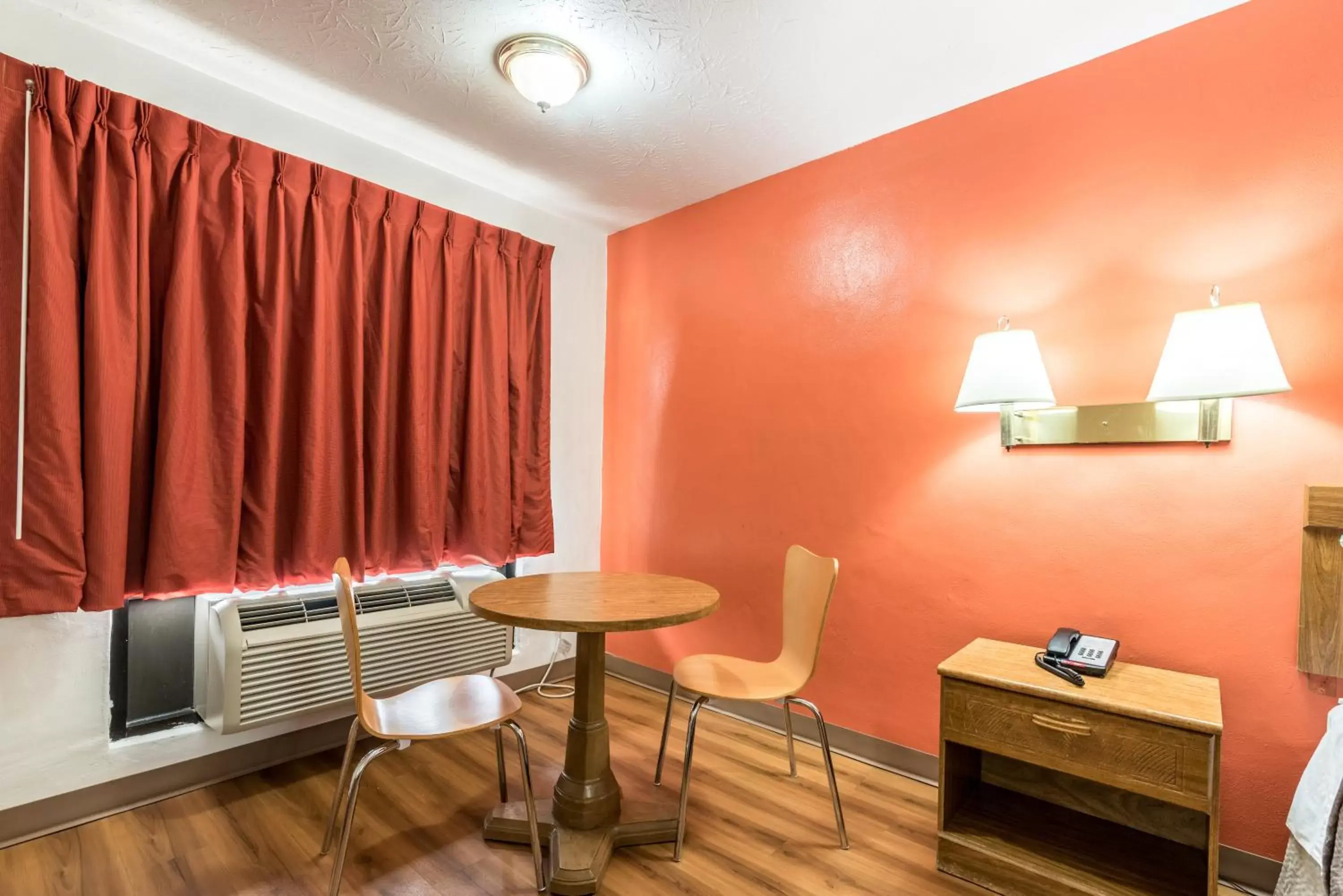 Bedroom, Seating Area in Motel 6-Attalla, AL