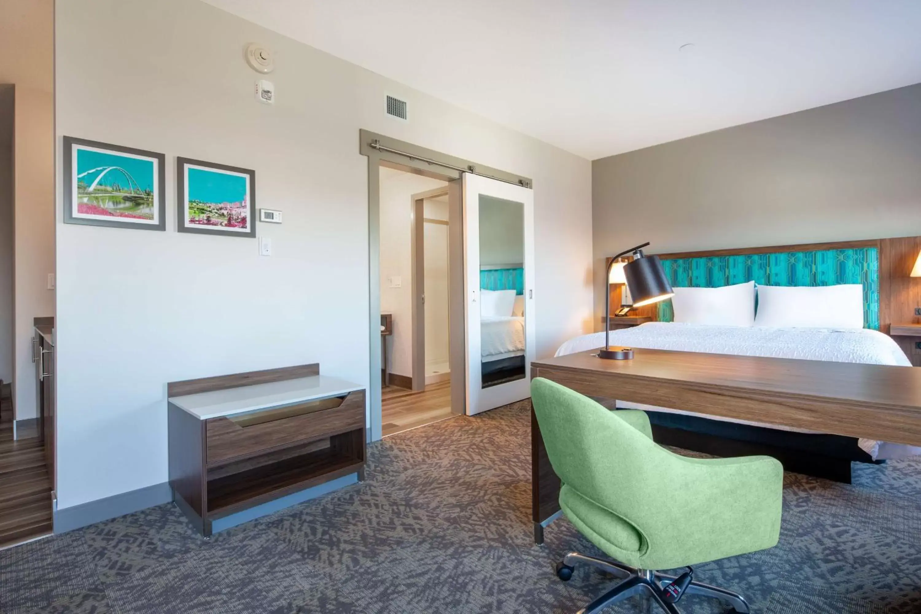 Bedroom, Bed in Hampton Inn & Suites Edmonton St. Albert, Ab Bedroom, Bed in Hampton Inn & Suites Edmonton St. Albert, Ab