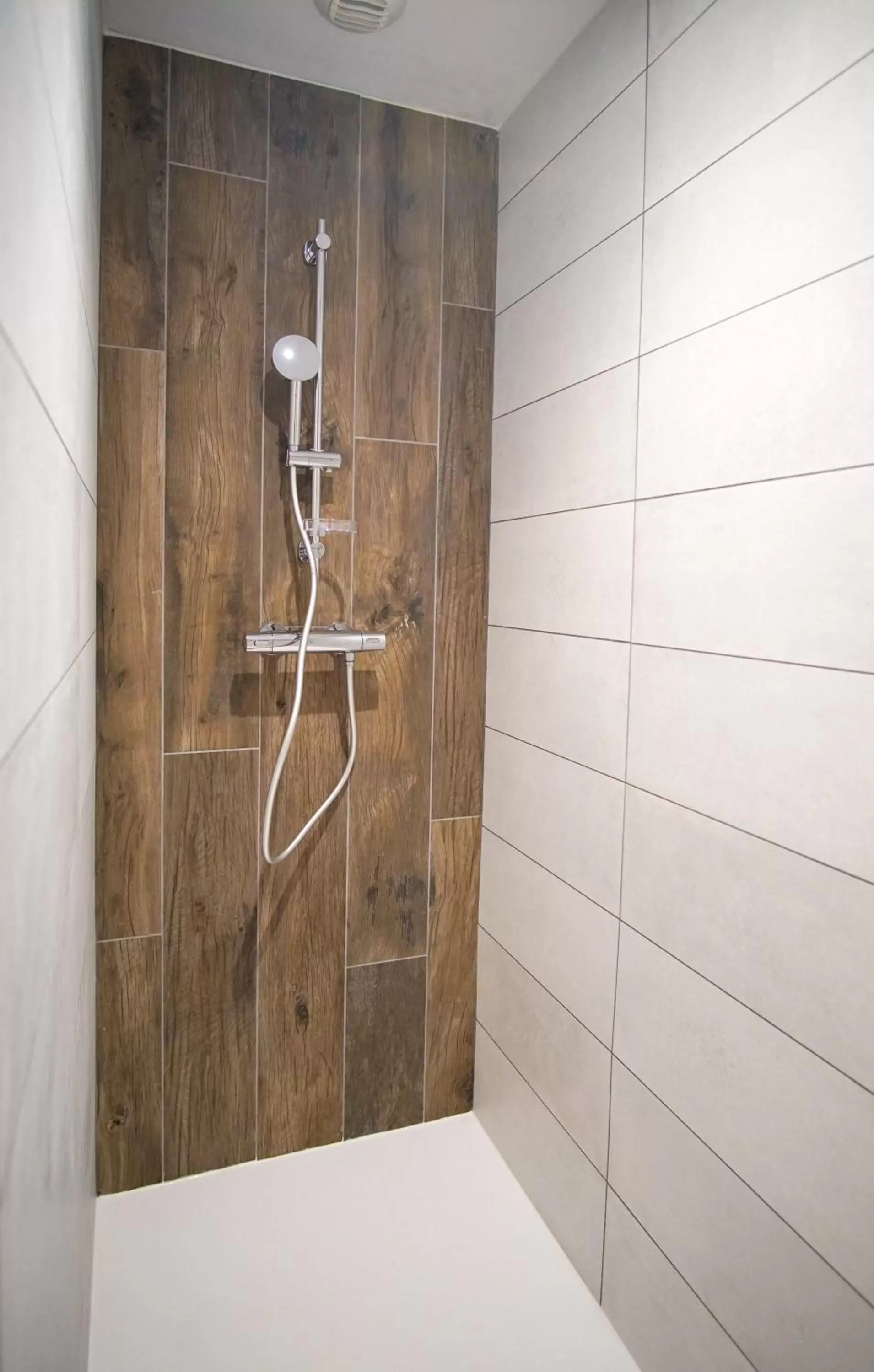 Shower in The Originals City, Hôtel Le Lodge, Ondres, Bayonne Nord