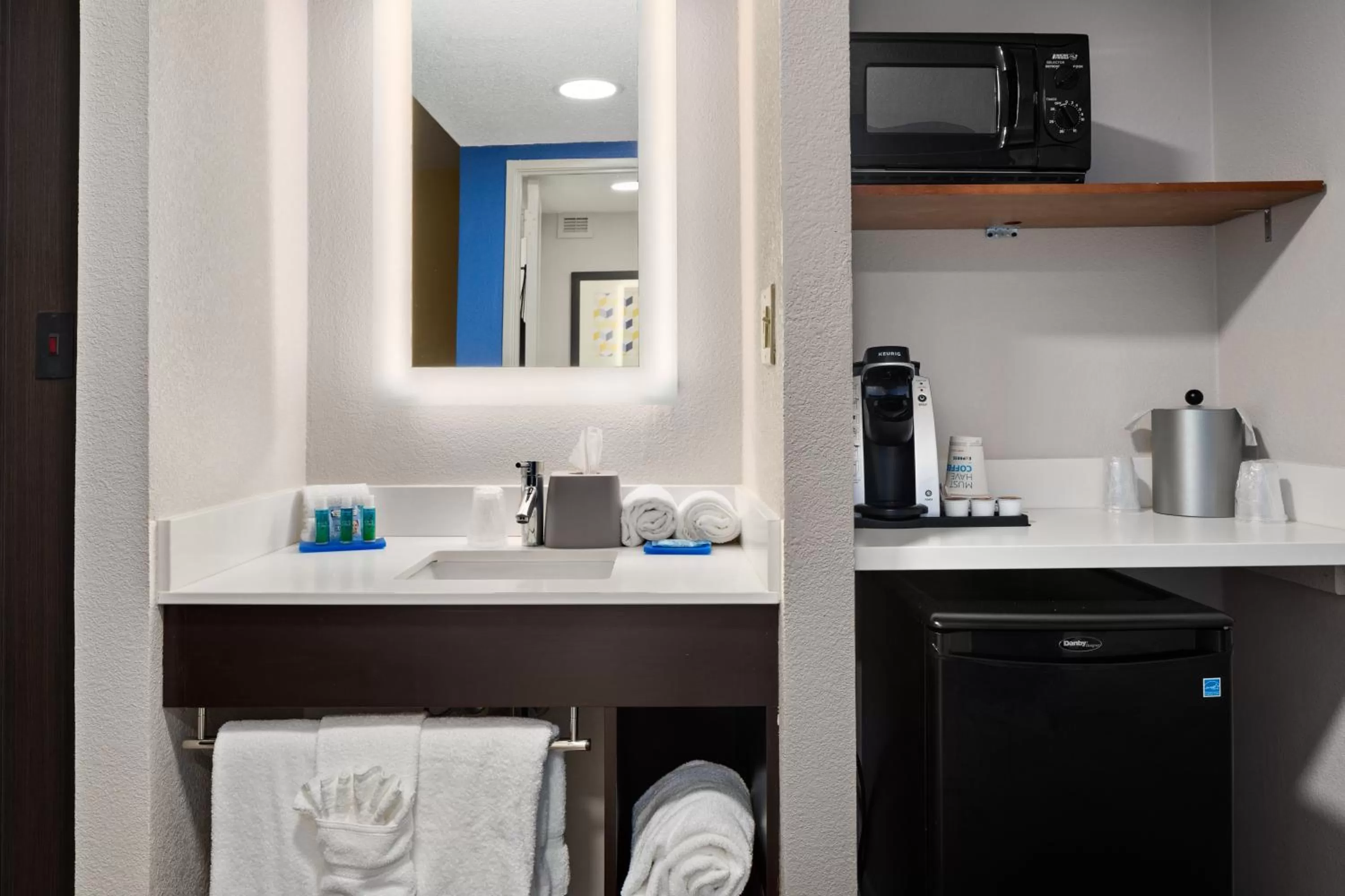 Bathroom in Holiday Inn Express - Atlanta-Kennesaw by IHG