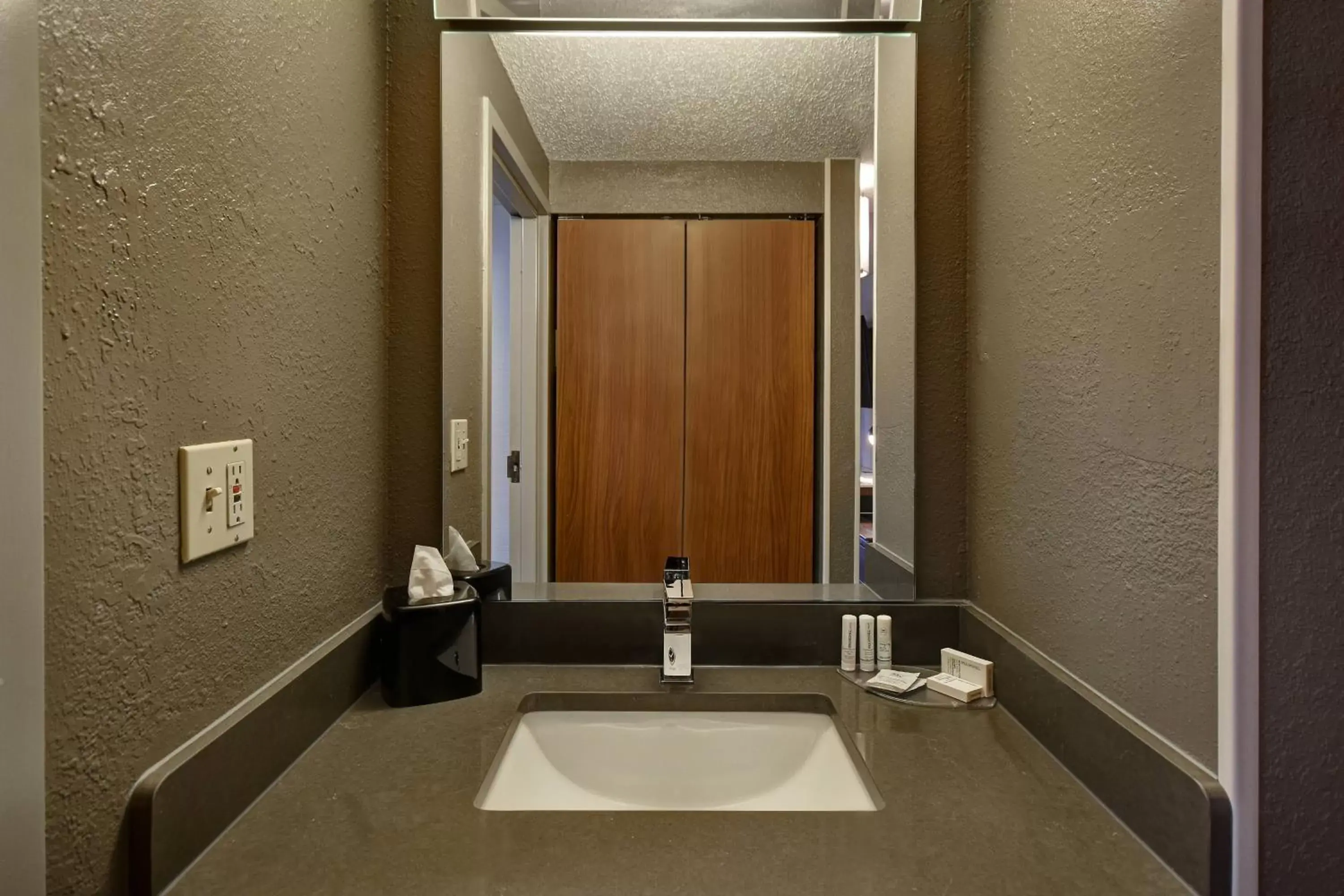 Photo of the whole room, Bathroom in Courtyard by Marriott Cincinnati Airport