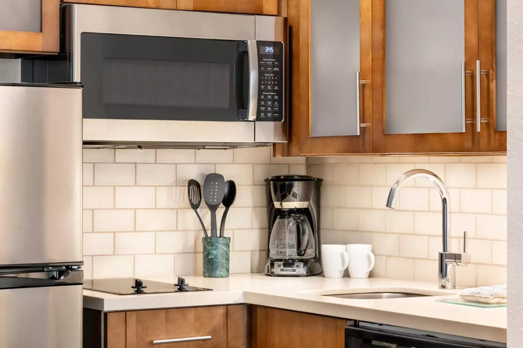 Bedroom, Kitchen/Kitchenette in Staybridge Suites Fort Wayne, an IHG Hotel