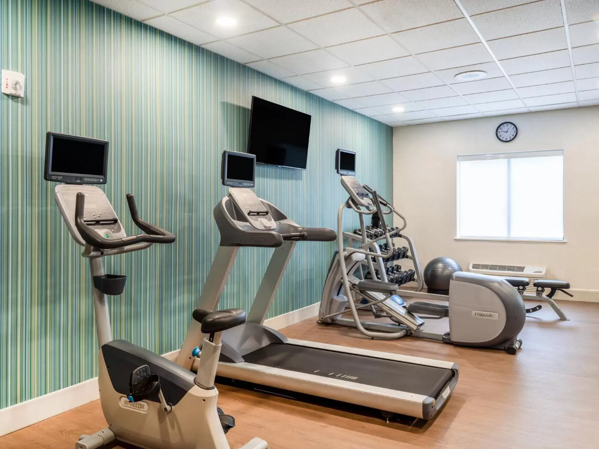 Spa and wellness centre/facilities, Fitness Center/Facilities in Holiday Inn Express Hotel & Suites Beaumont Northwest, an IHG Hotel