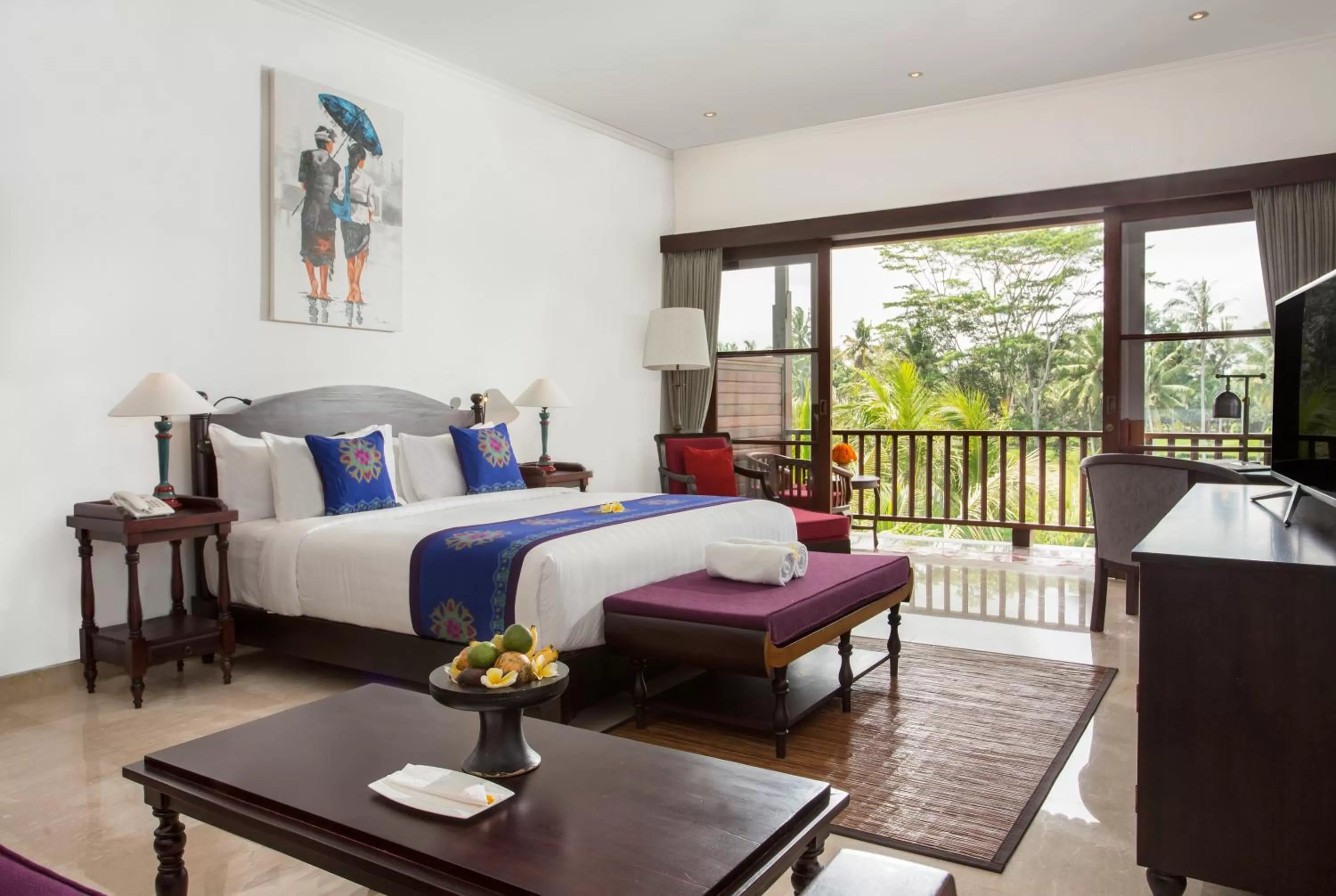 Communal lounge/ TV room, Bed in Dwaraka The Royal Villas